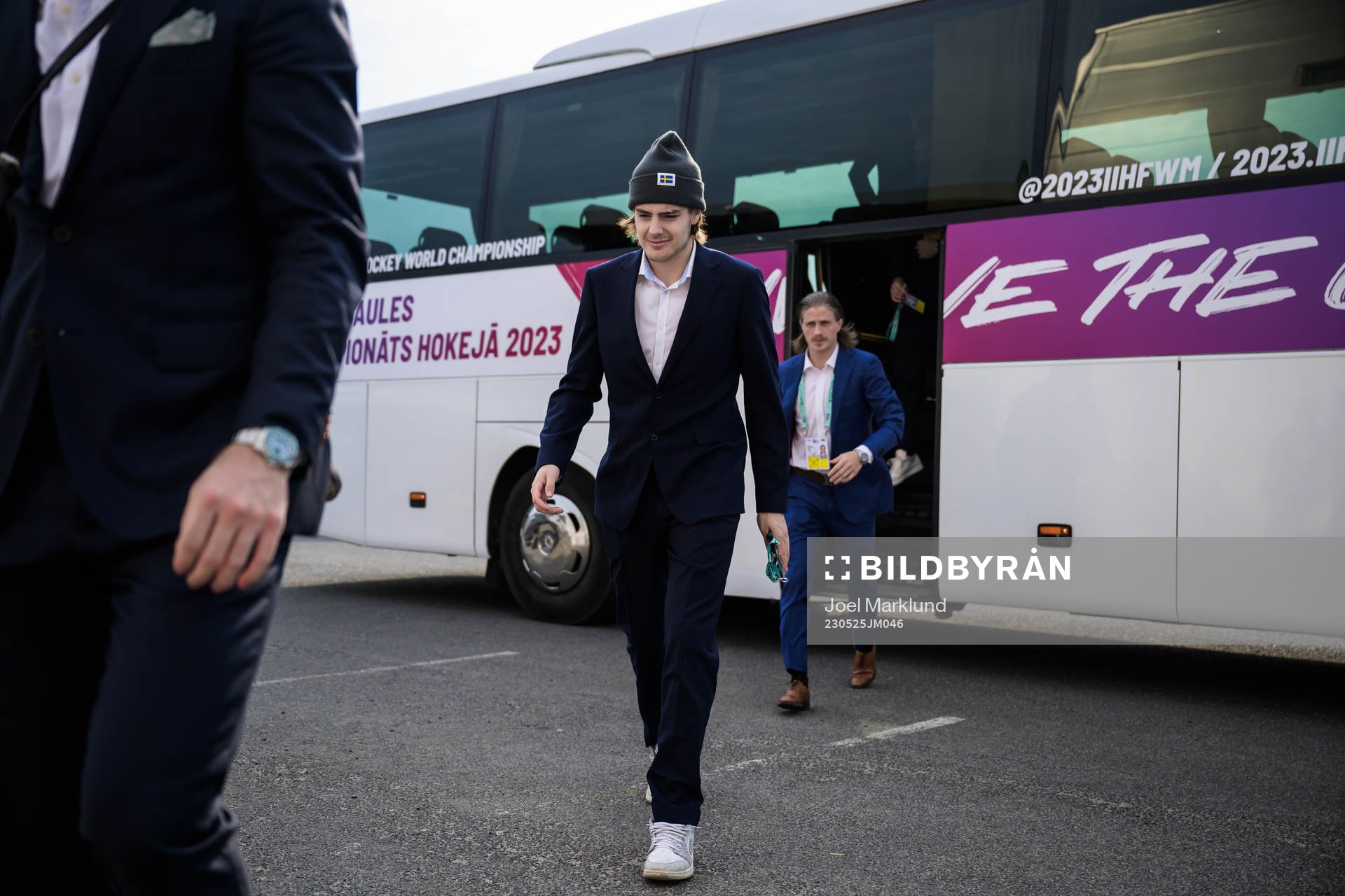 Leo Carlsson of Sweden arrives to the arena for the 2023