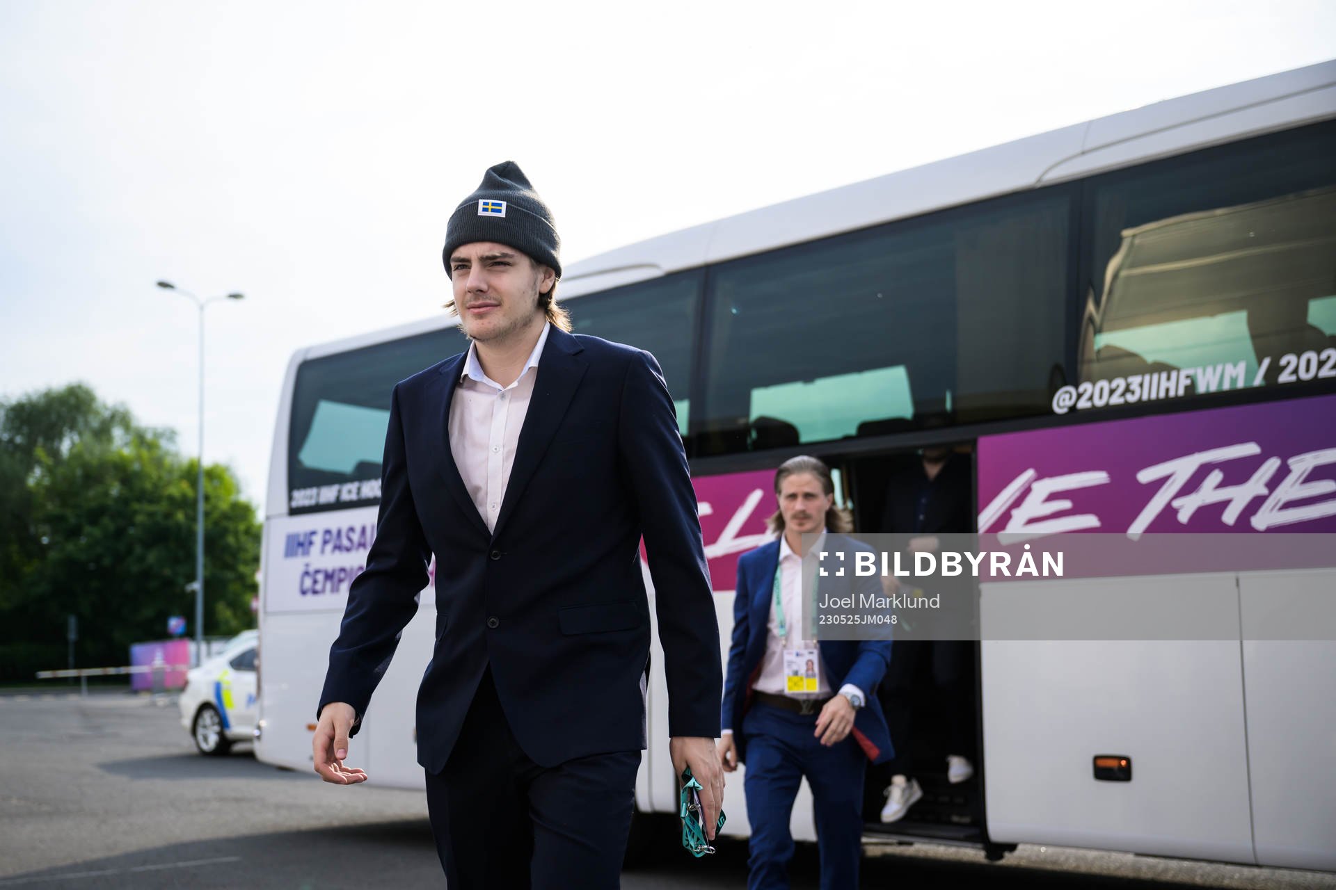 Leo Carlsson of Sweden arrives to the arena for the 2023