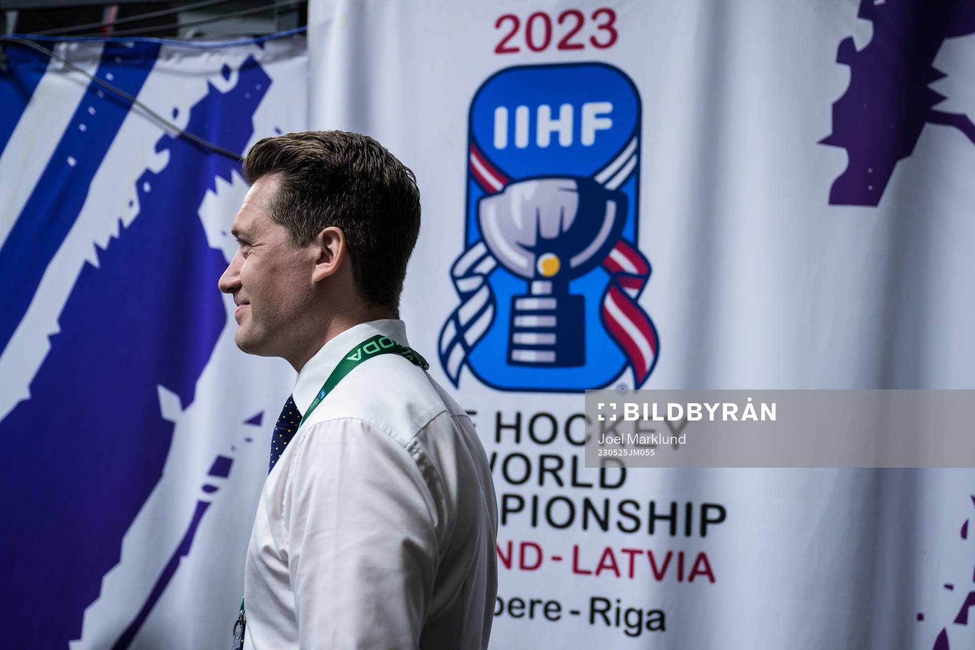 Head coach Sam Hallam of Sweden watches the Switzerland vs