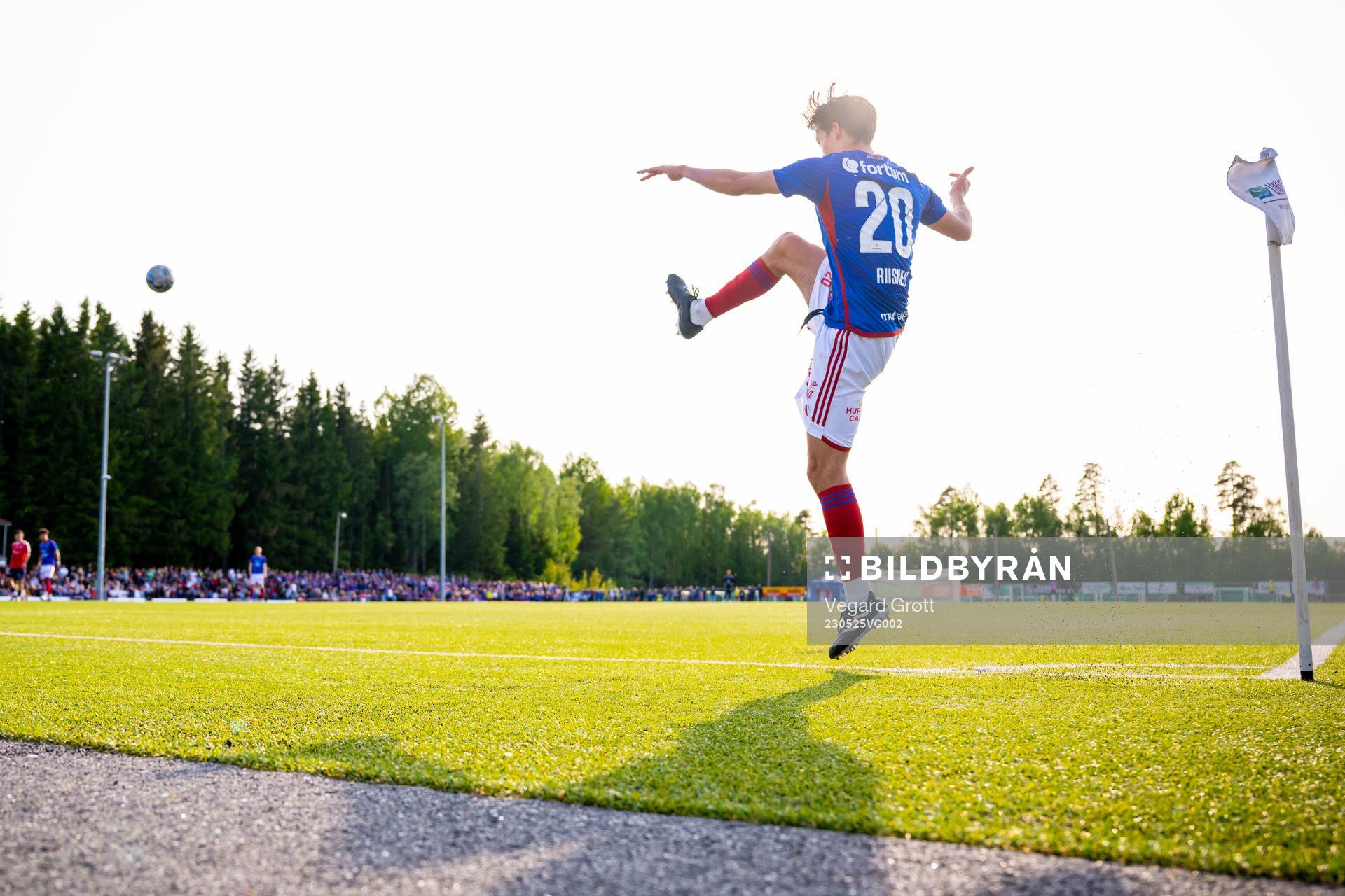 Magnus Bech Riisnæs of Vålerenga takes a corner kick