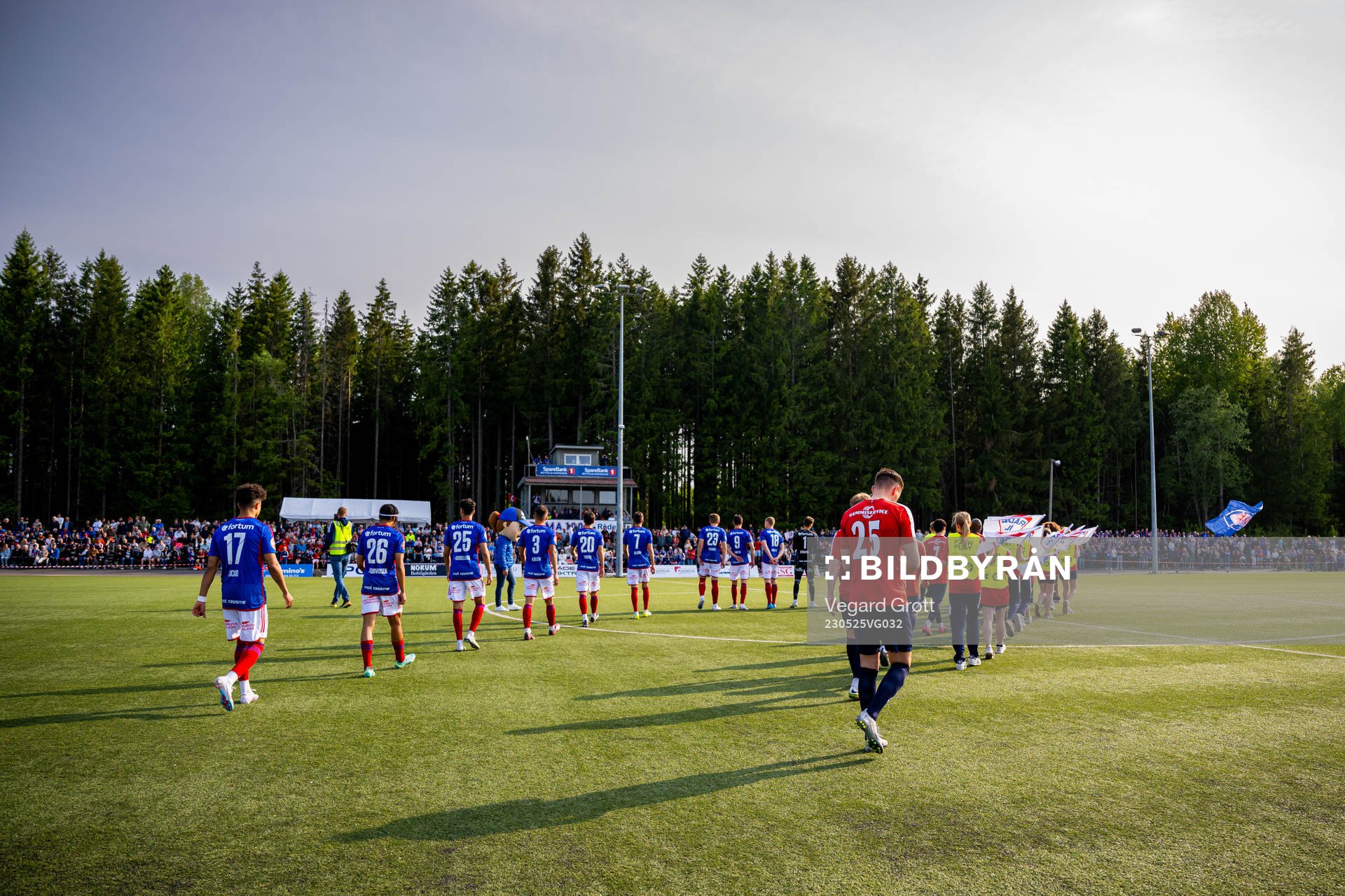 Deni Hasanagic and players of Råde