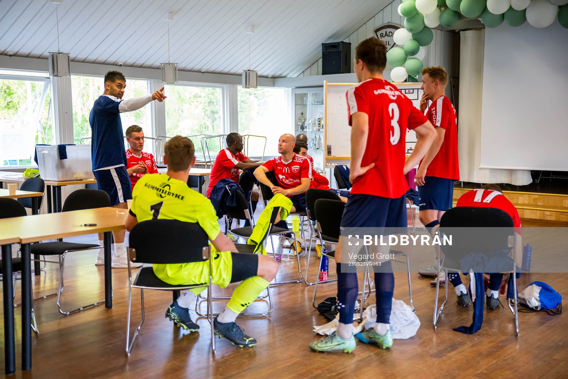 Assistant coach Chris Dior Kabashi, Albion Latifi and players of Råde at half-time during the cup football match between Råde and Vålerenga on May 25, 2023 in Råde.