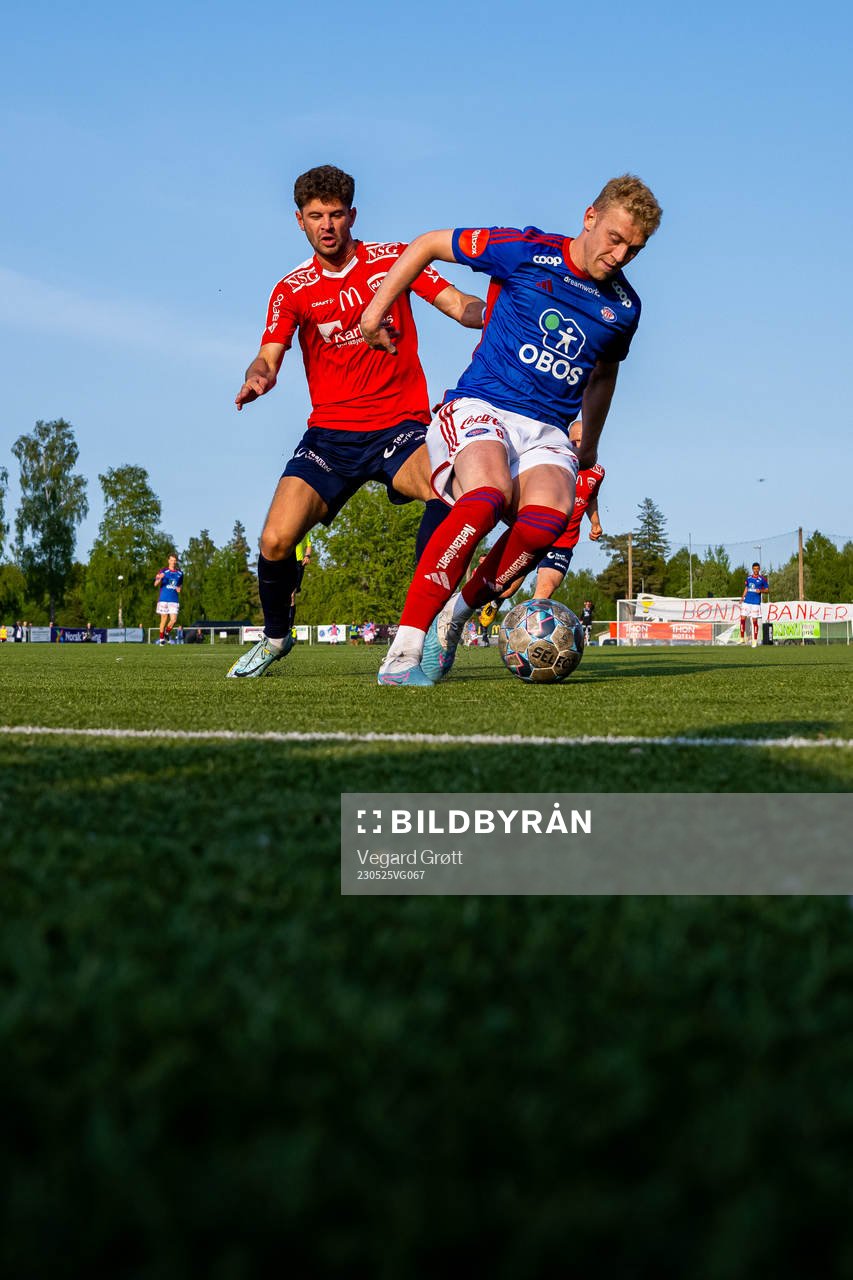 Rinor Topallaj of Råde and Henrik Bjørdal of Vålerenga
