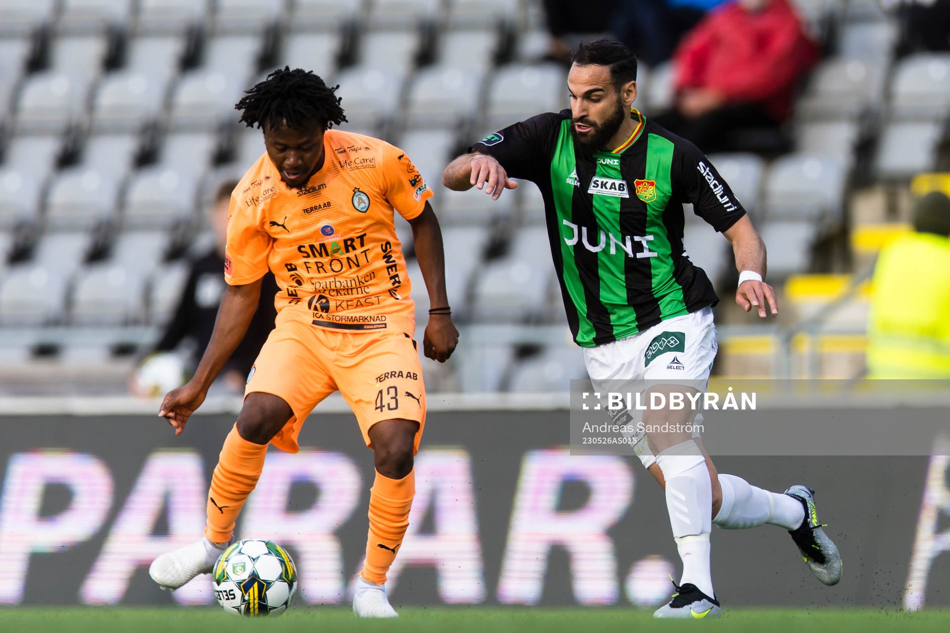 GAIS Mervan Celik och AFC Eskilstunas Abdul-Halik Hudu
