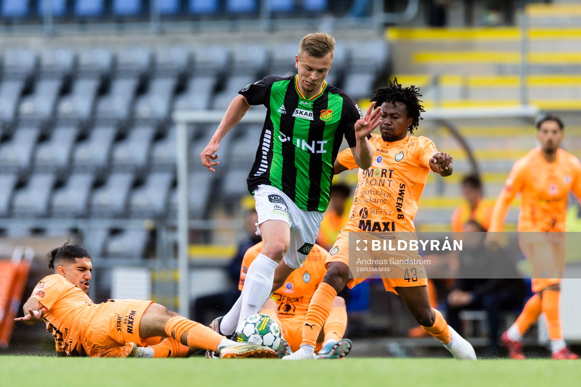 GAIS Alexander Ahl Holmström tar sig förbi AFC