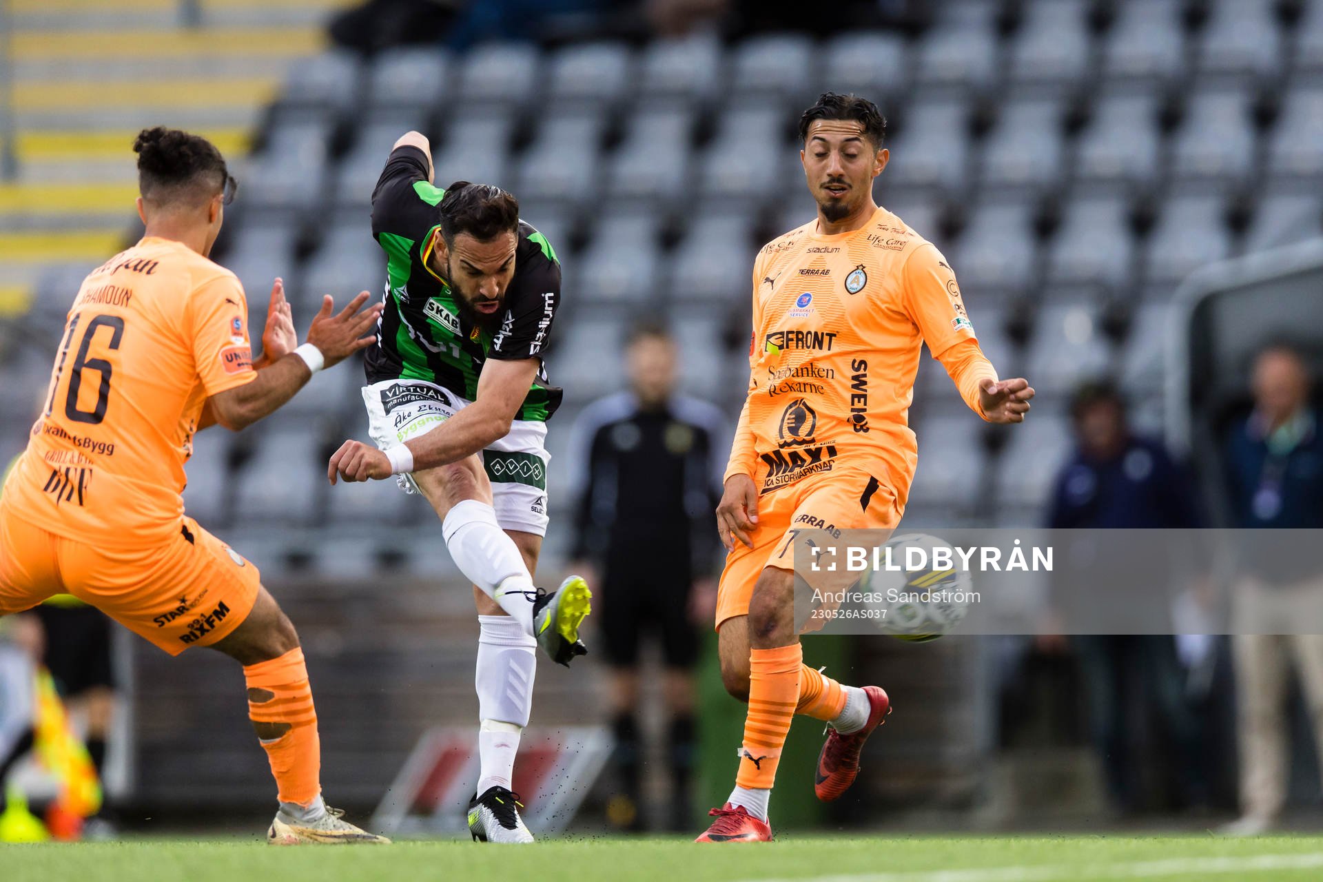 GAIS Mervan Celik med skott mot mål