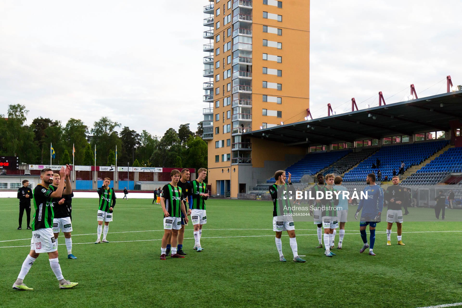 GAIS spelare tackar fansen efter fotbollsmatchen i Superettan mellan AFC Eskilstuna och GAIS den 26 maj 2023 i Eskilstuna. 