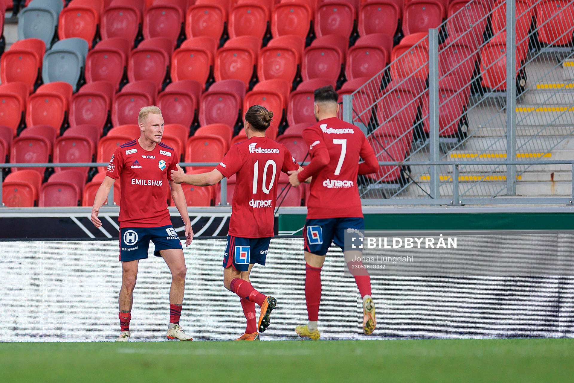Östers Adam Bergmark Wiberg jublar