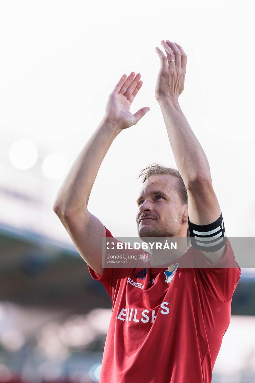 Östers Månz Berg jublar