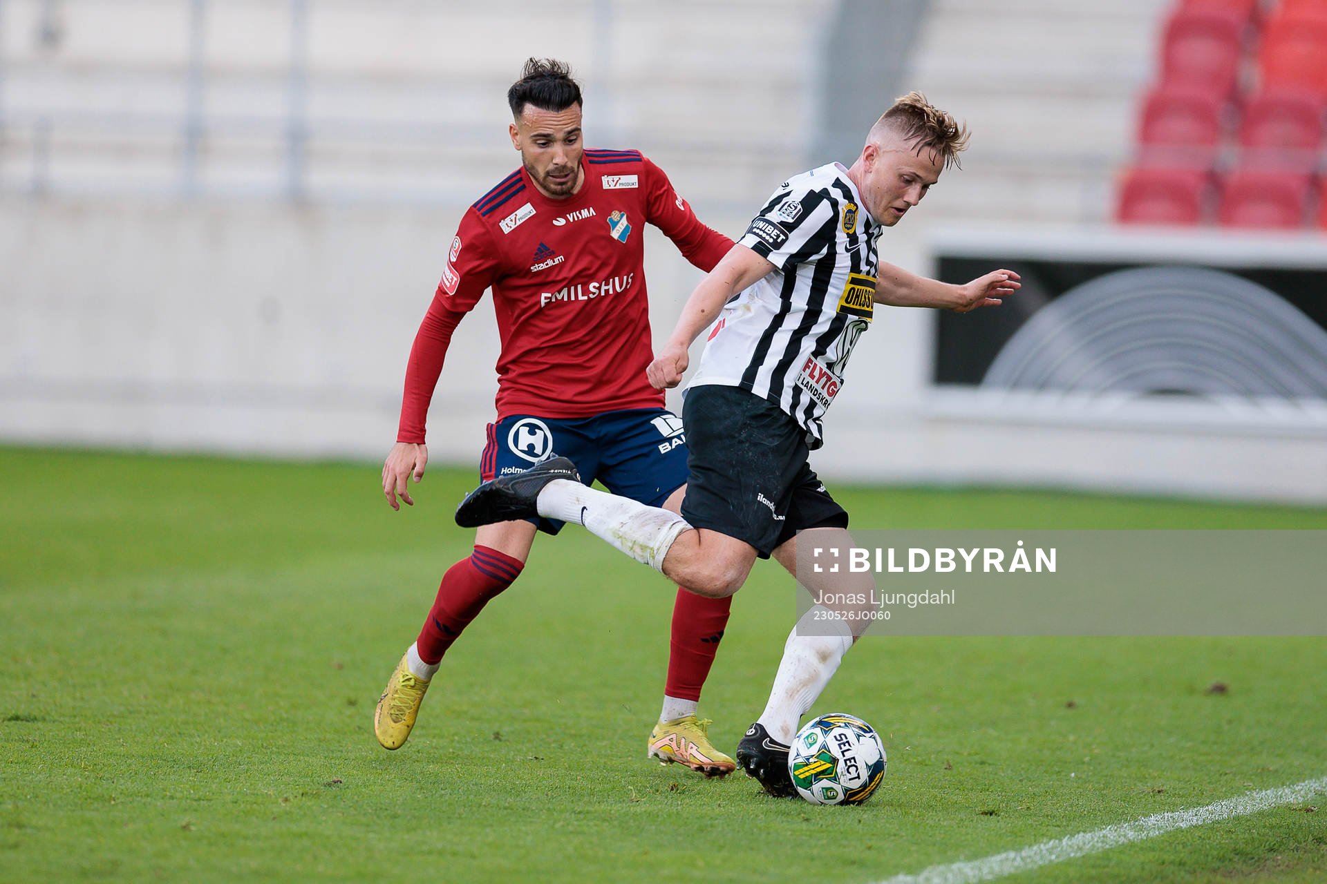 Östers Dzenis Kozica och Landskronas Jesper Strid