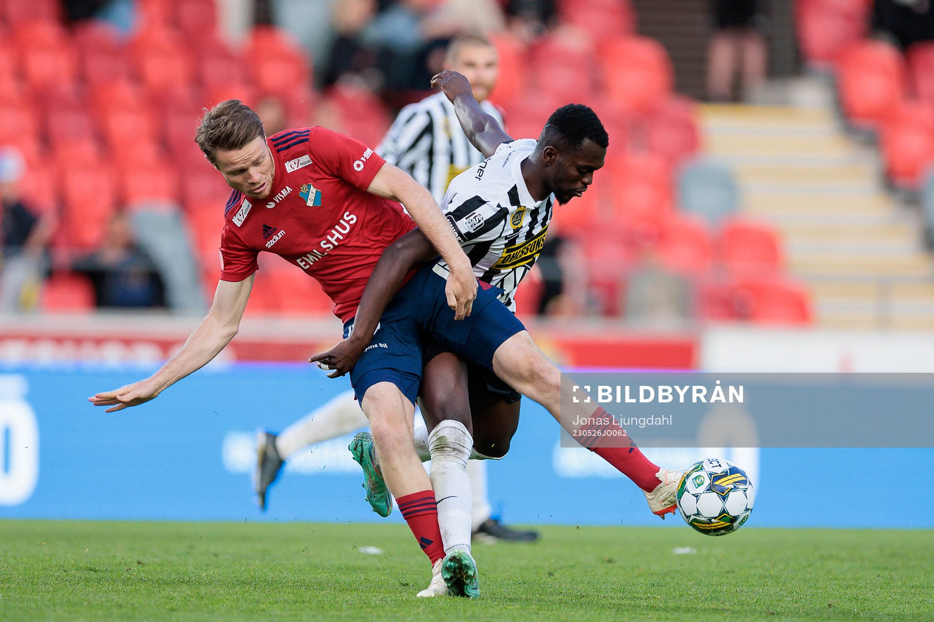 Östers Daniel Ljung och Landskronas Kofi Asare