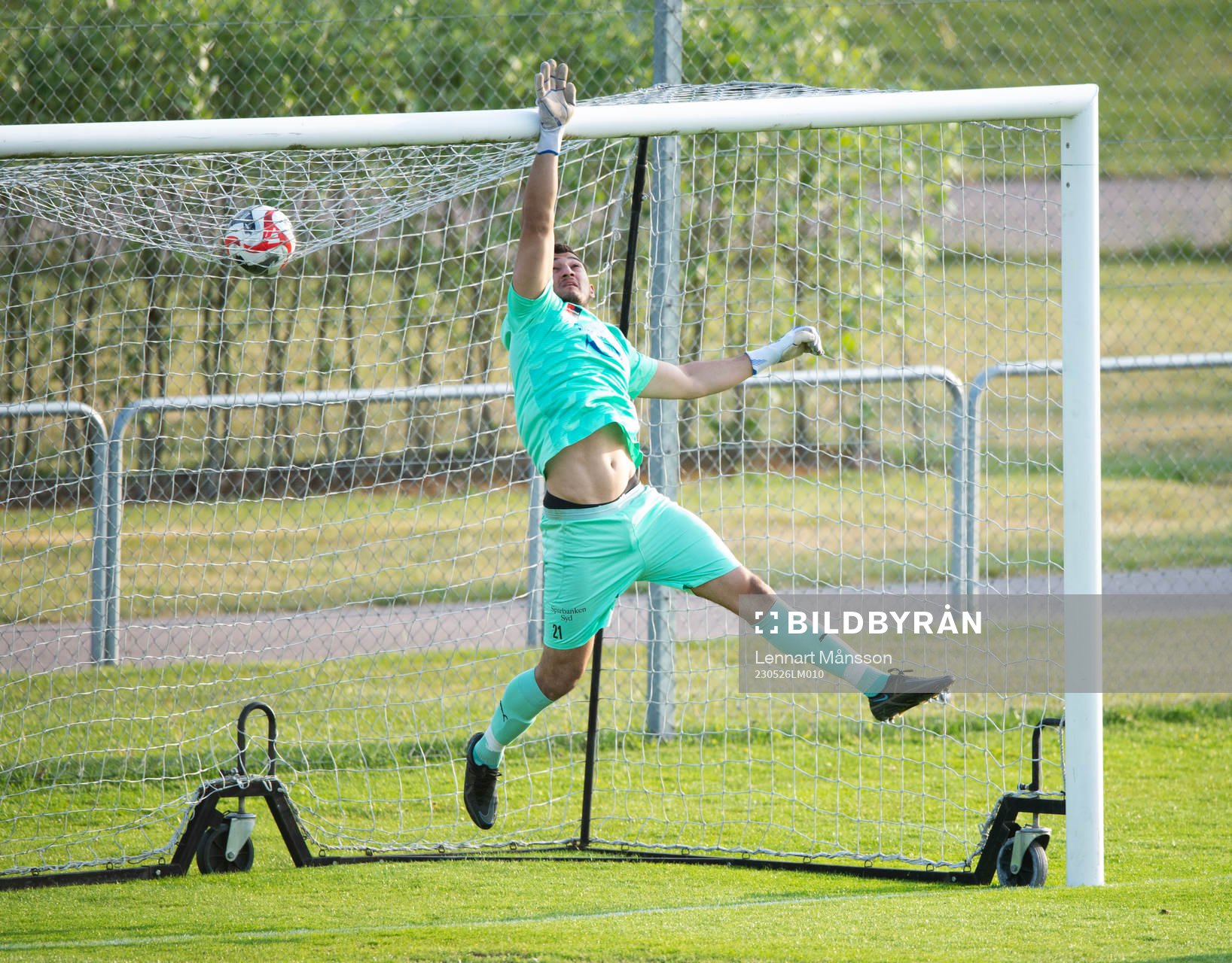 Österlens målvakt Zakaria Abdulrazek i matchen i division