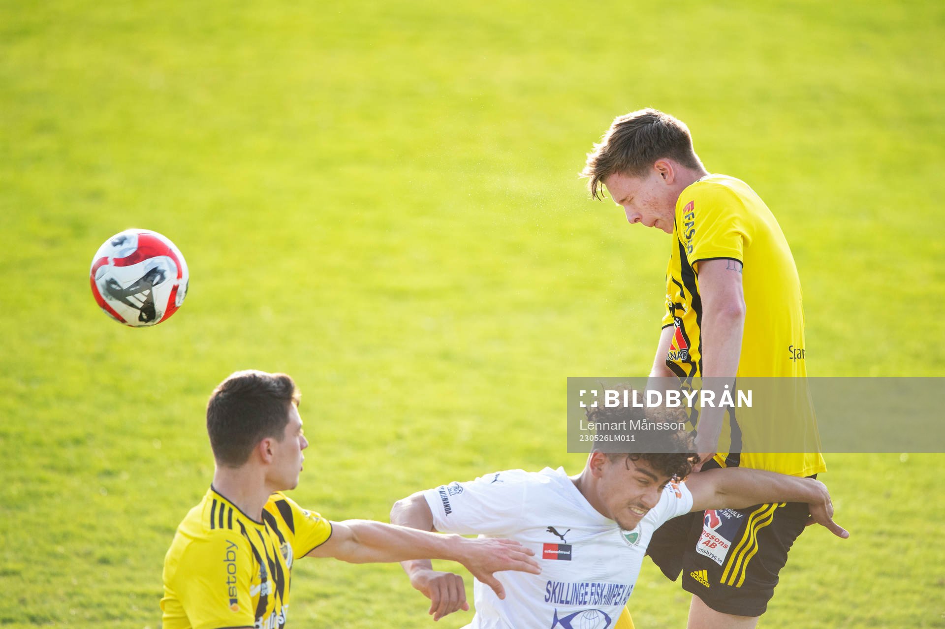 IFK Hässleholms Axel Henriksson nickar till i matchen i