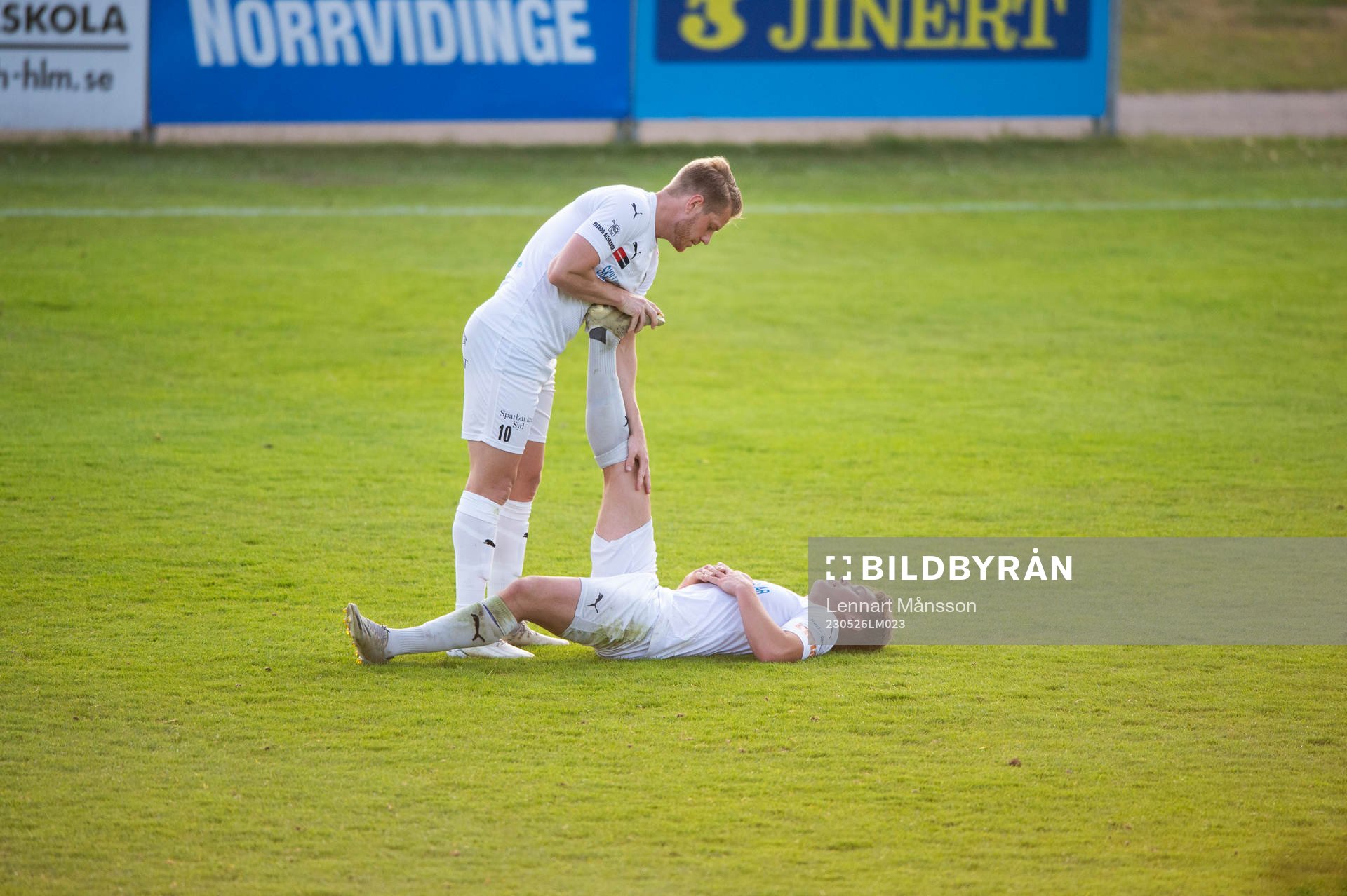 En Österlen-spelare har fått kramp i matchen i division 2