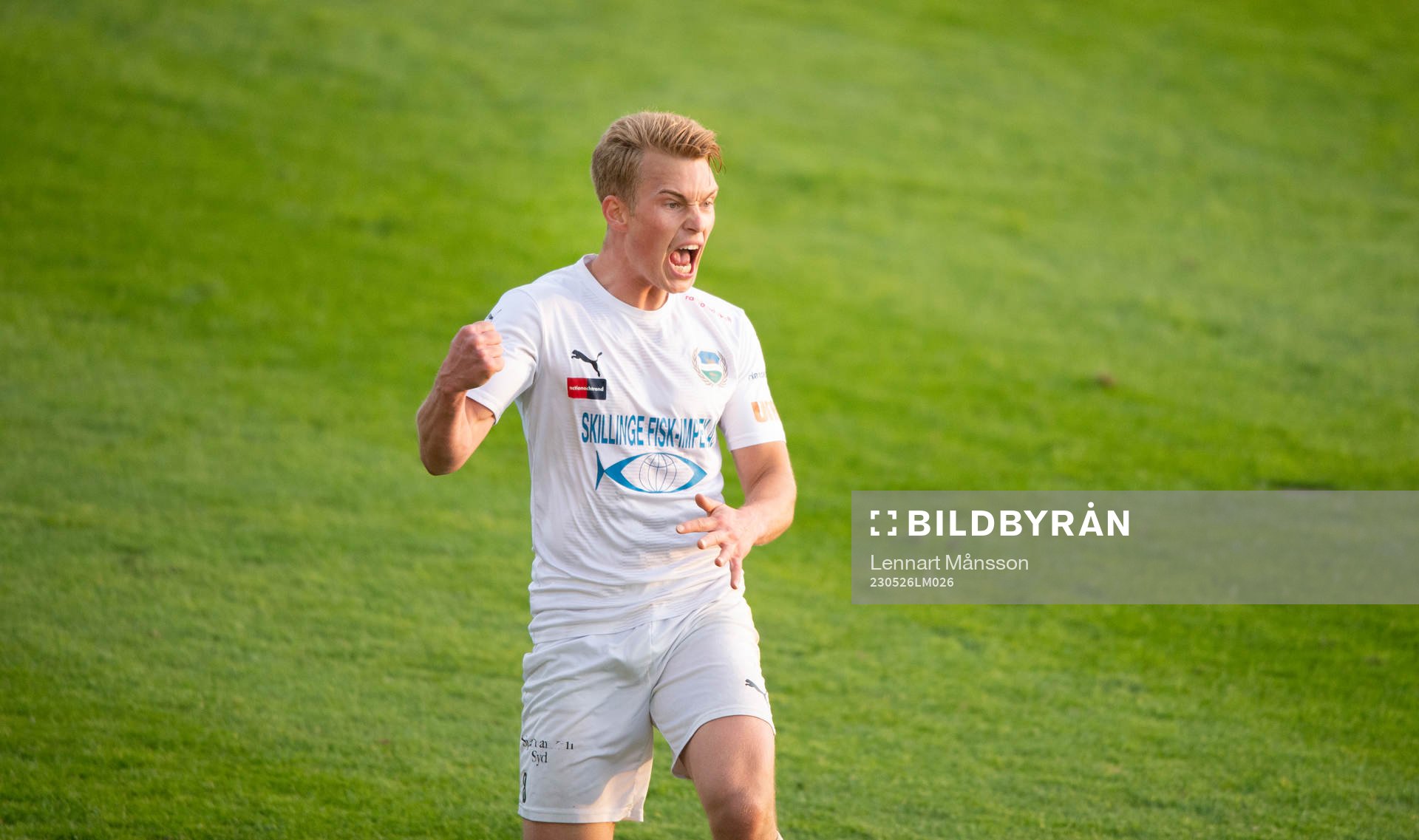Österlens Oskar Blixt har gjort 0-2 och jublar i matchen i