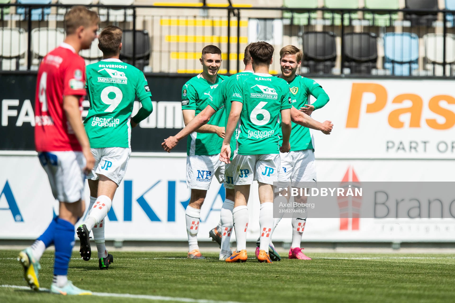 Jönköpings Södras Marko Nikolic och Anton Thorsson jublar
