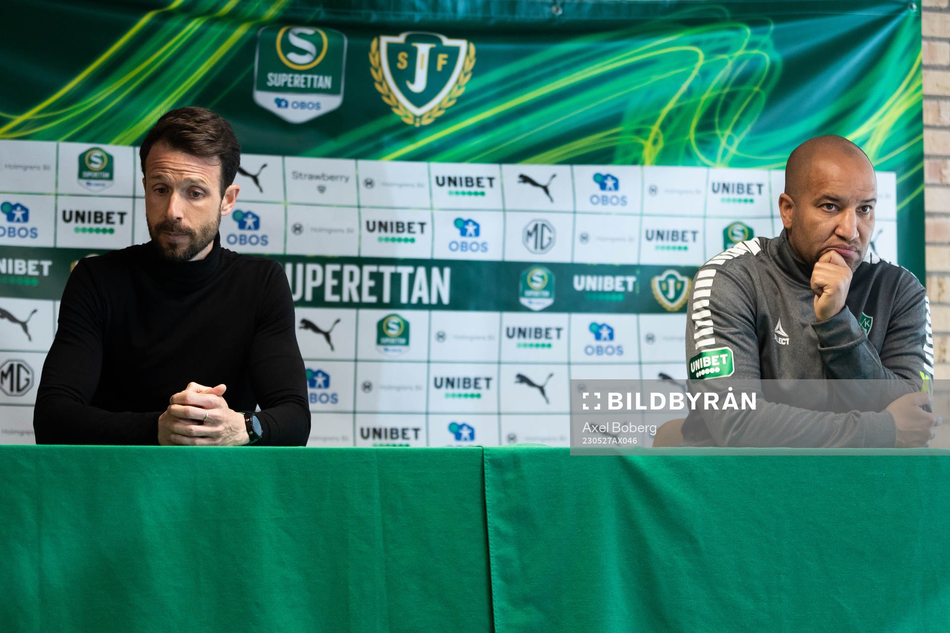 Jönköpings Södras tränare Andres Garcia och Brages tränare Kleber Saarenpää under presskonferensen efter fotbollsmatchen i Superettan mellan Jönköpings Södra och Brage den 27 maj 2023 i Jönköping.