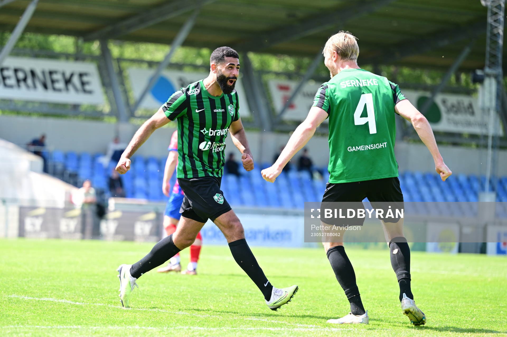 Högaborgs Jones Mahjoub och Viktor Wihlstrand jublar