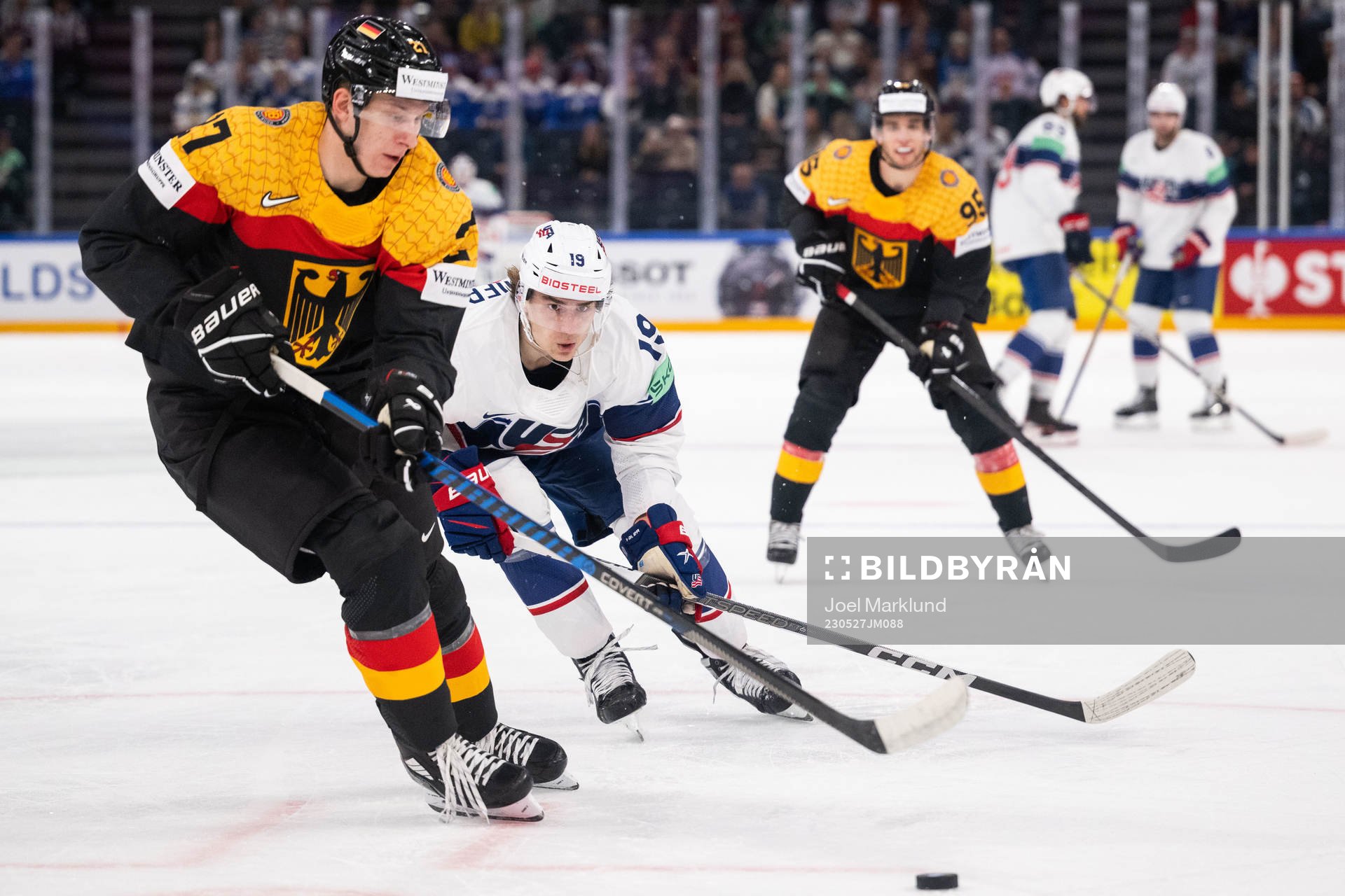 Maksymilian Szuber of Germany and Cutter Gauthier of USA