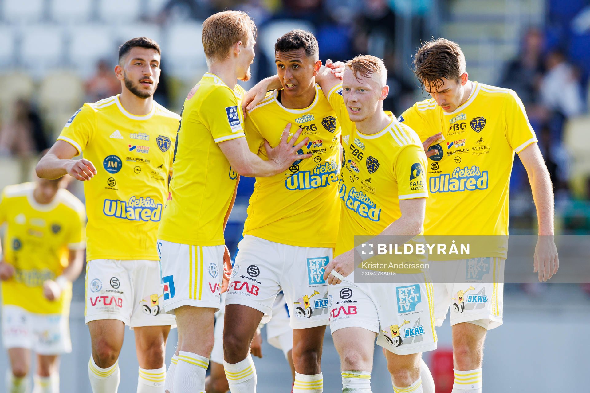 Falkenbergs spelare jublar