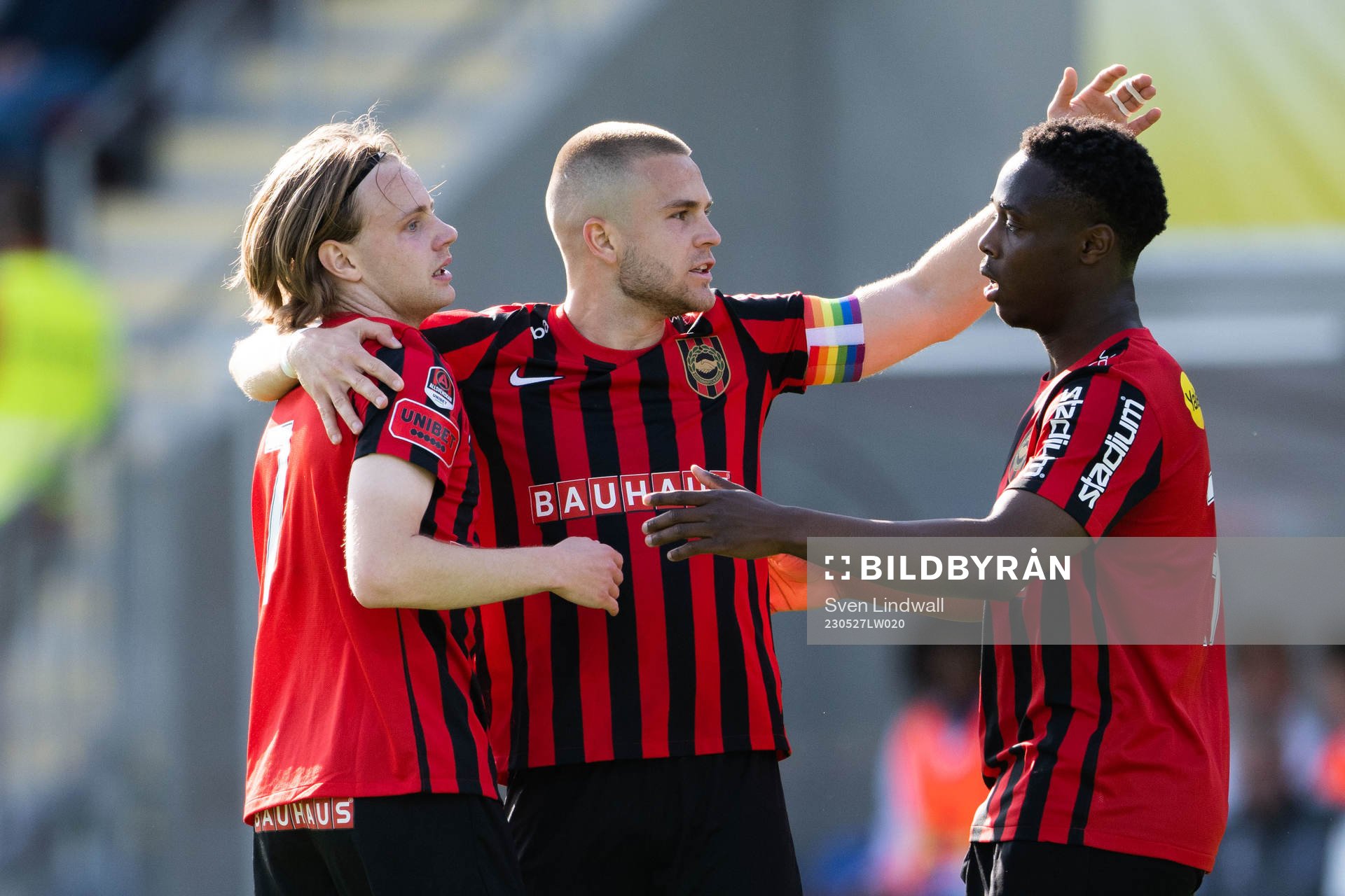 Brommapojkarnas Oscar Pettersson jublar med Amadeus Sögaard