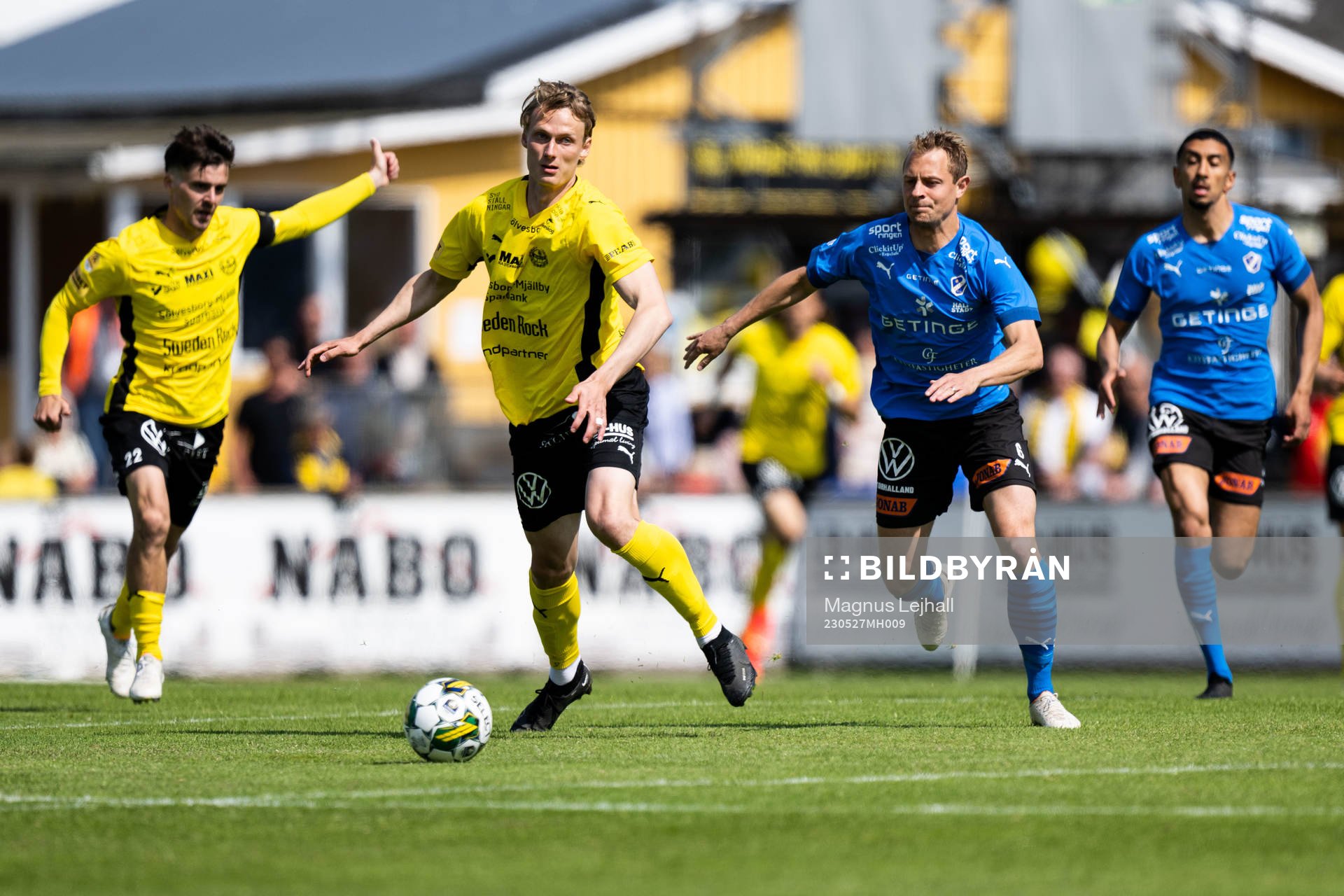 Mjällbys Alexander Johansson och Halmstads Joel Allansson