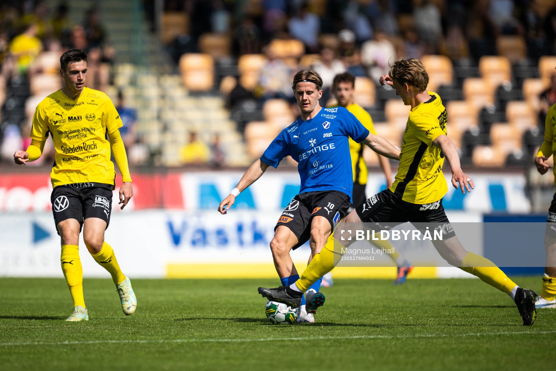 Halmstads Erik Ahlstrand och Mjällbys Ivan Kricak