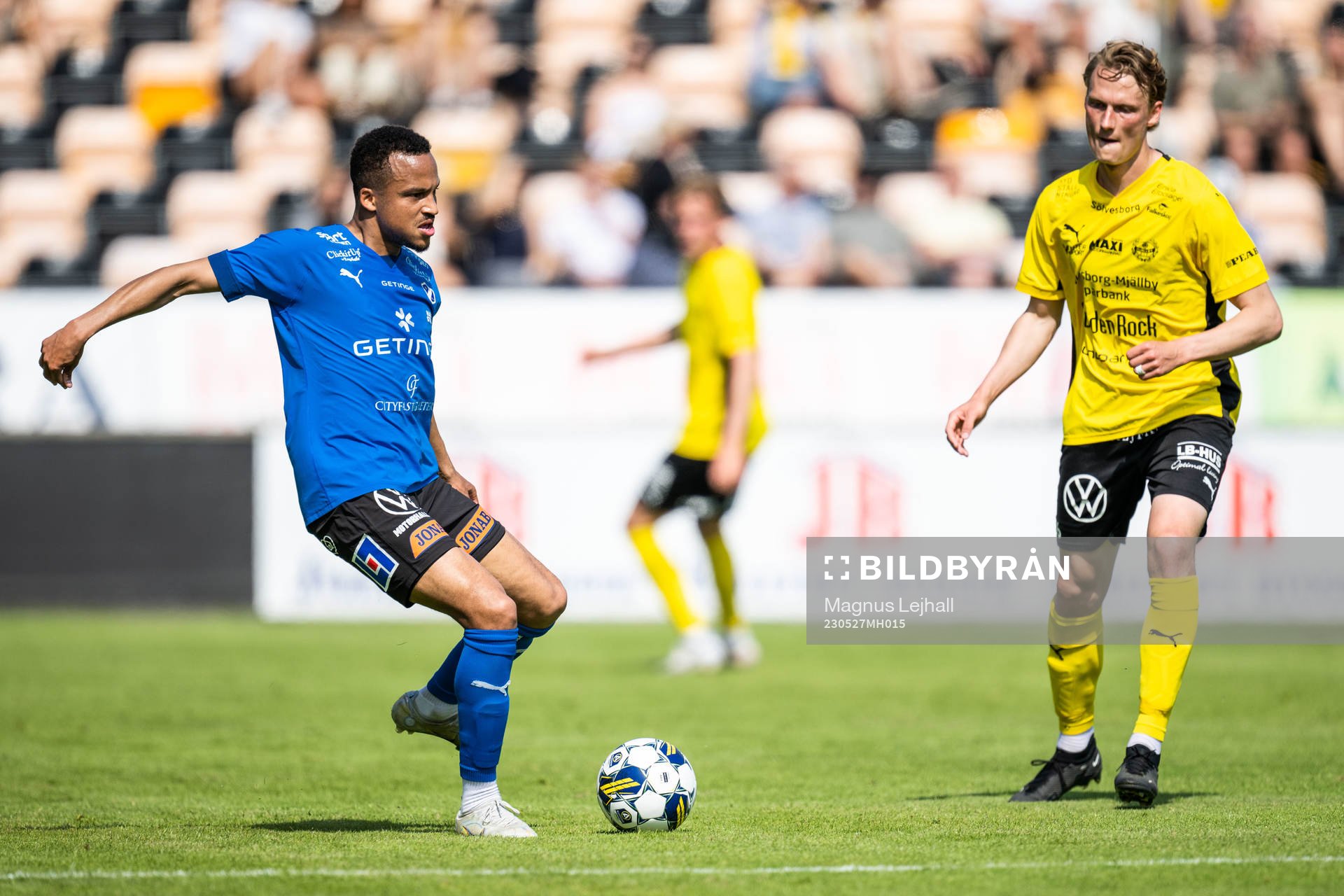 Halmstads Marcus Olsson och Mjällbys Alexander Johansson