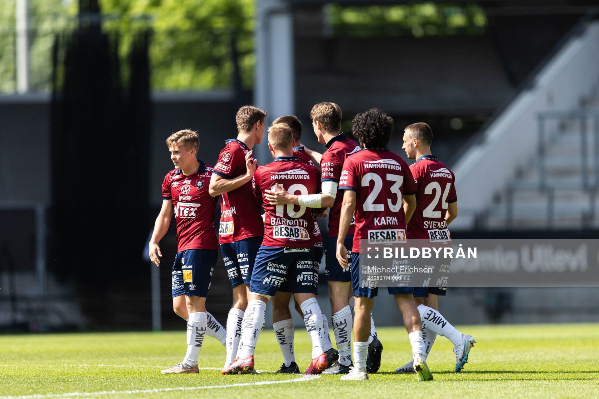 Örgrytes Erion Sadiku jublar med lagkamrater