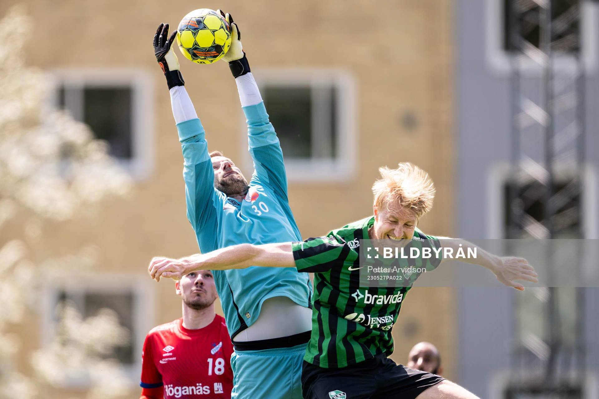 Höganäs målvakt Johan Jonsson och Högaborgs Viktor