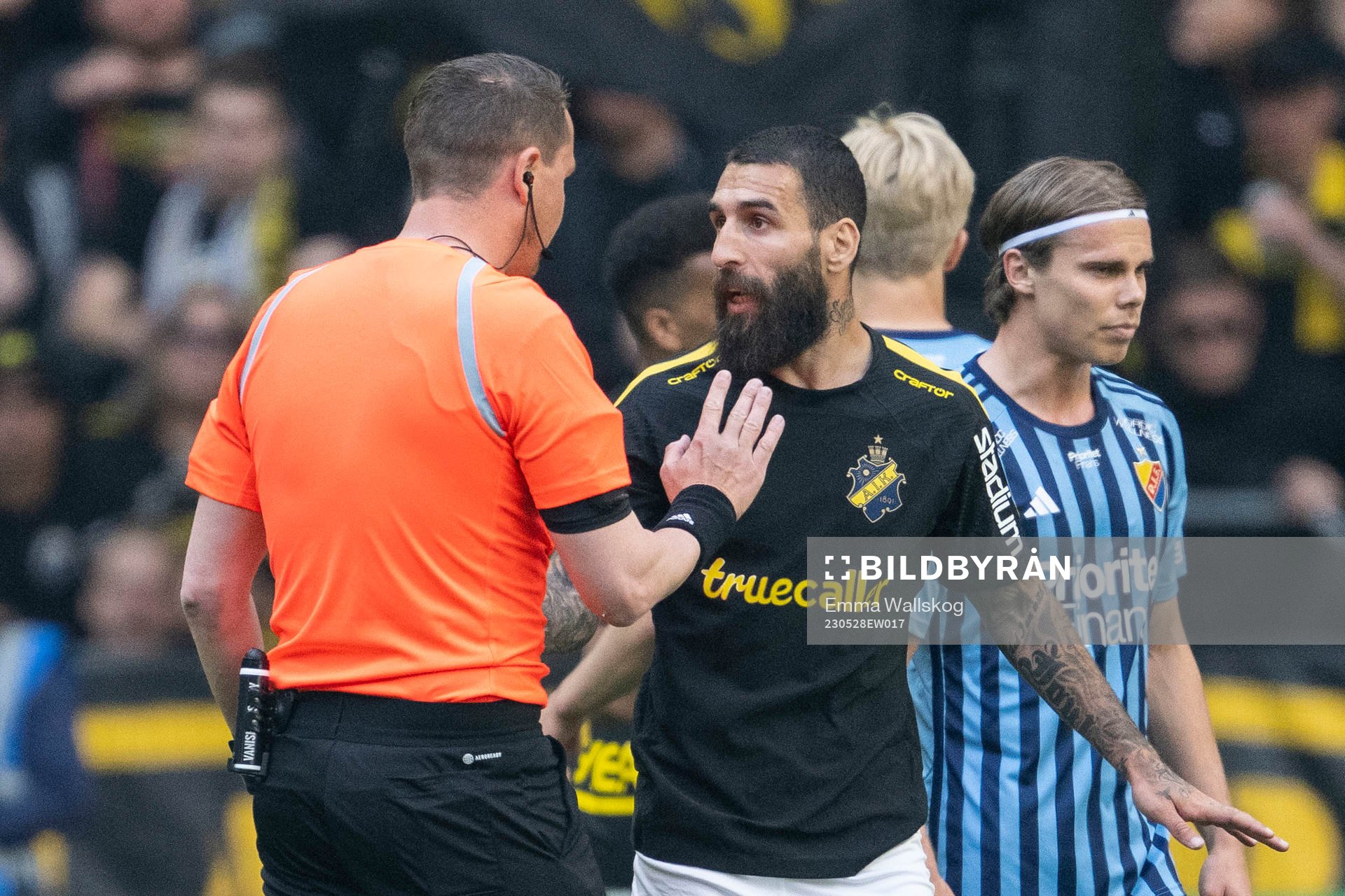 Domare Andreas Ekberg och AIKs Jimmy Durmaz
