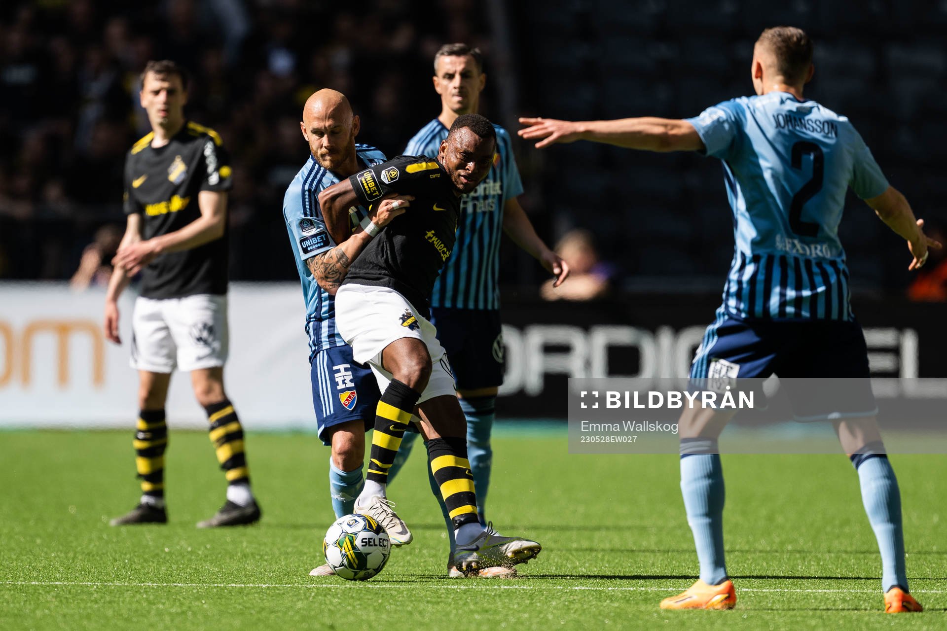 Djurgårdens Magnus Eriksson och AIKs Abdussalam Magashy