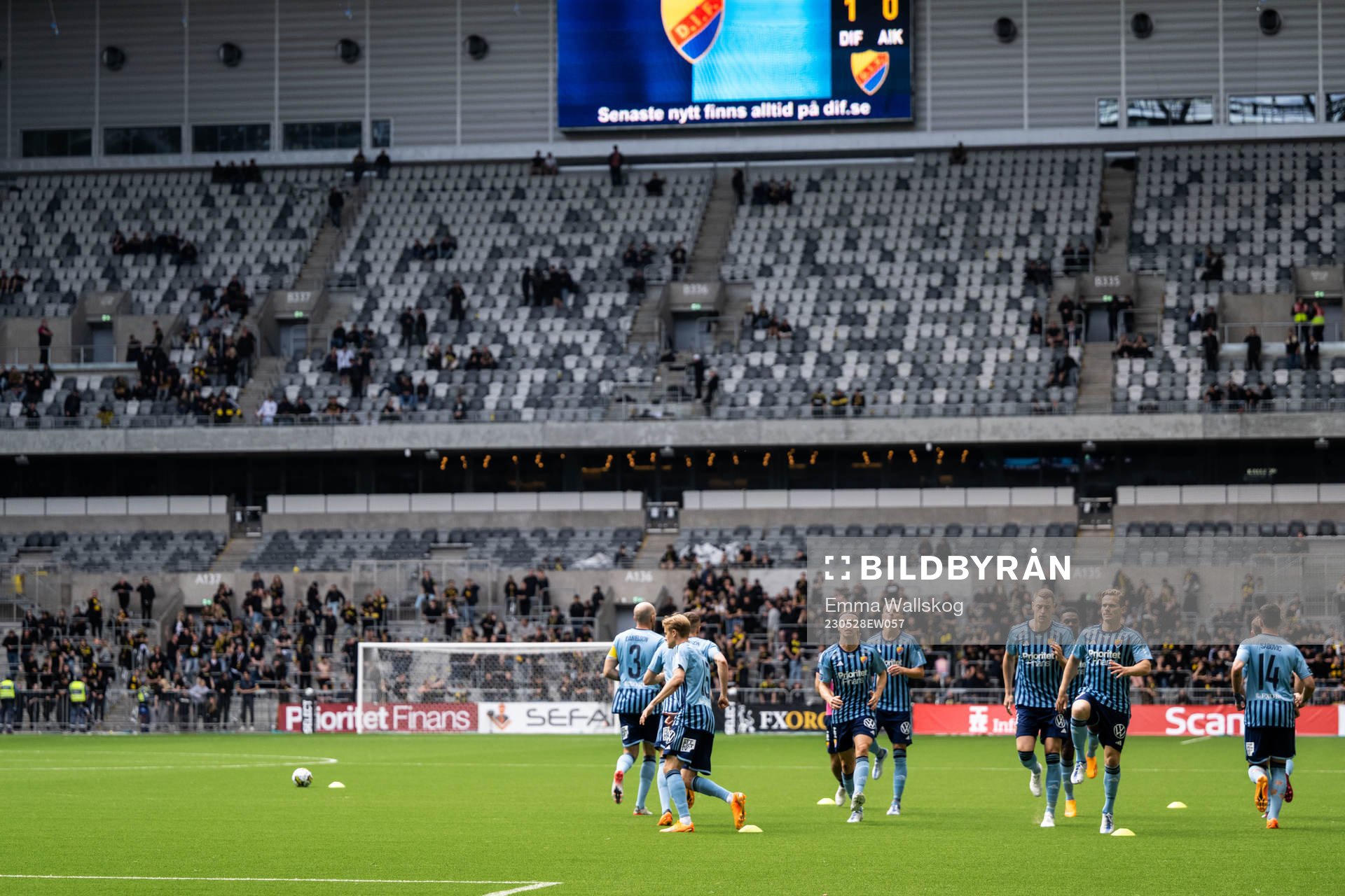 Djurgårdens spelare värmer upp