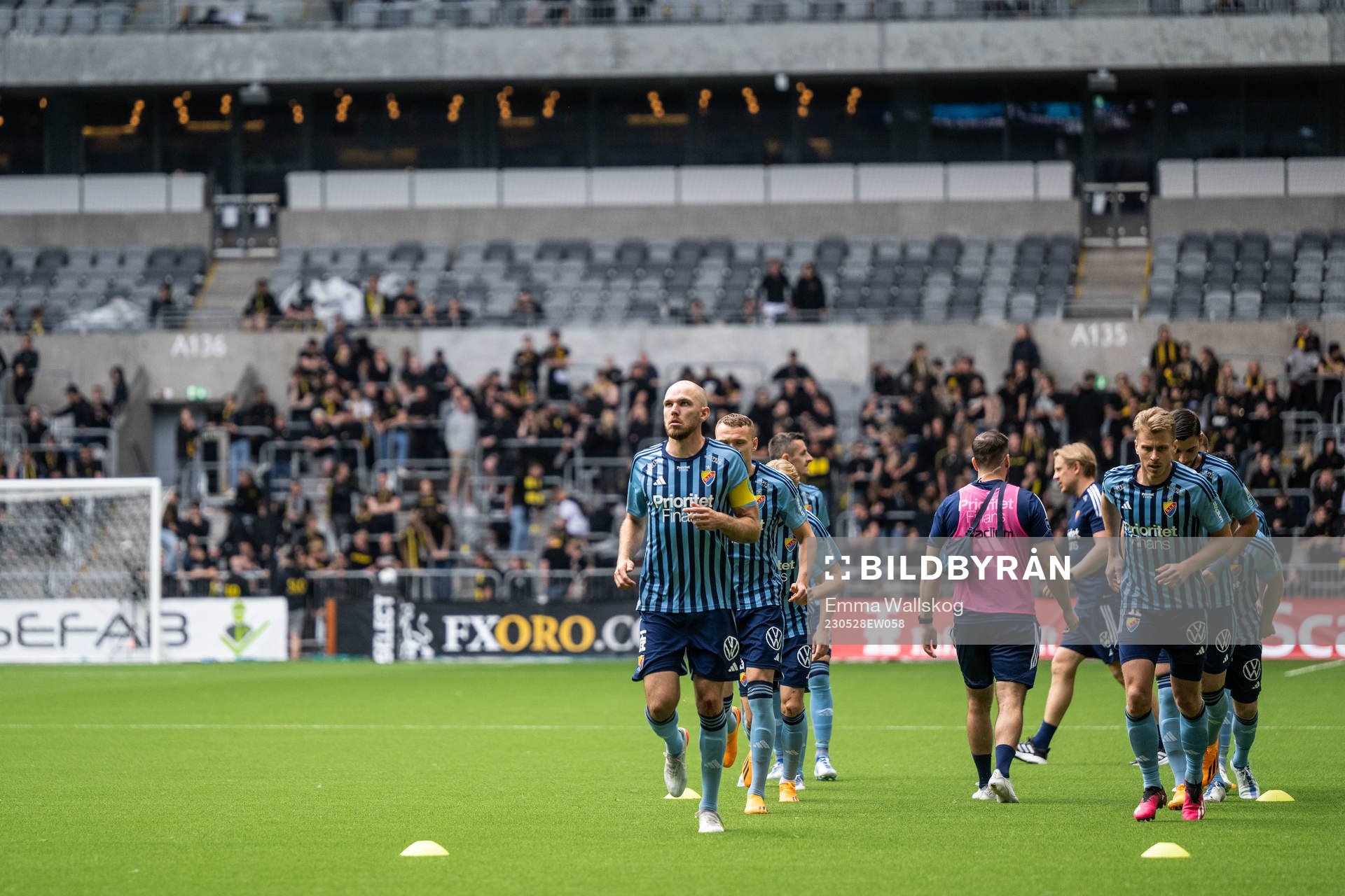Djurgårdens Marcus Danielson värmer upp