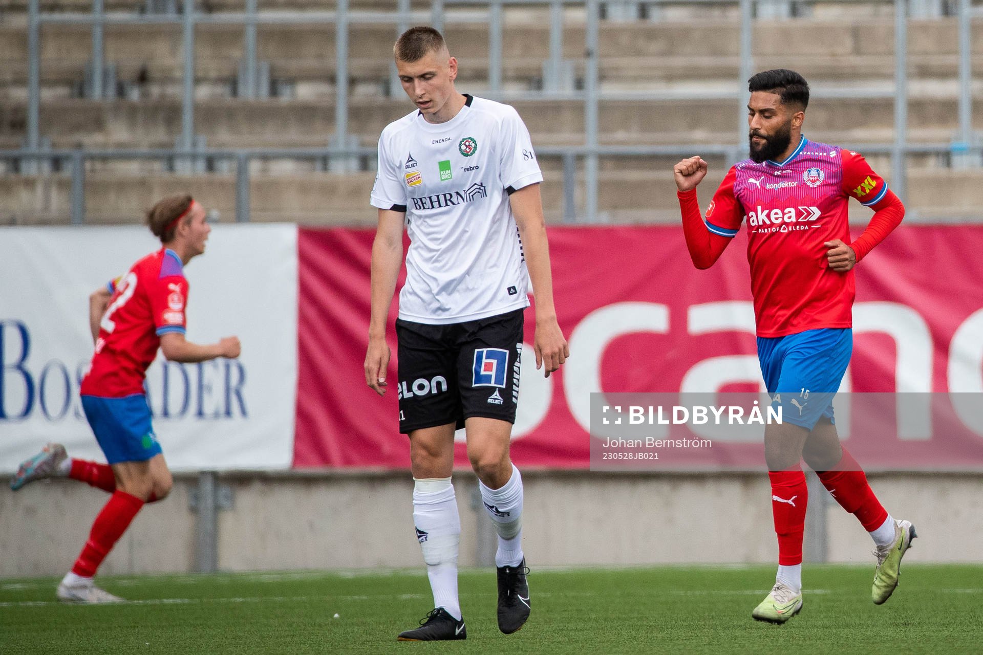 Örebros Adi Fisic deppar samtidigt som Helsingborgs Amin