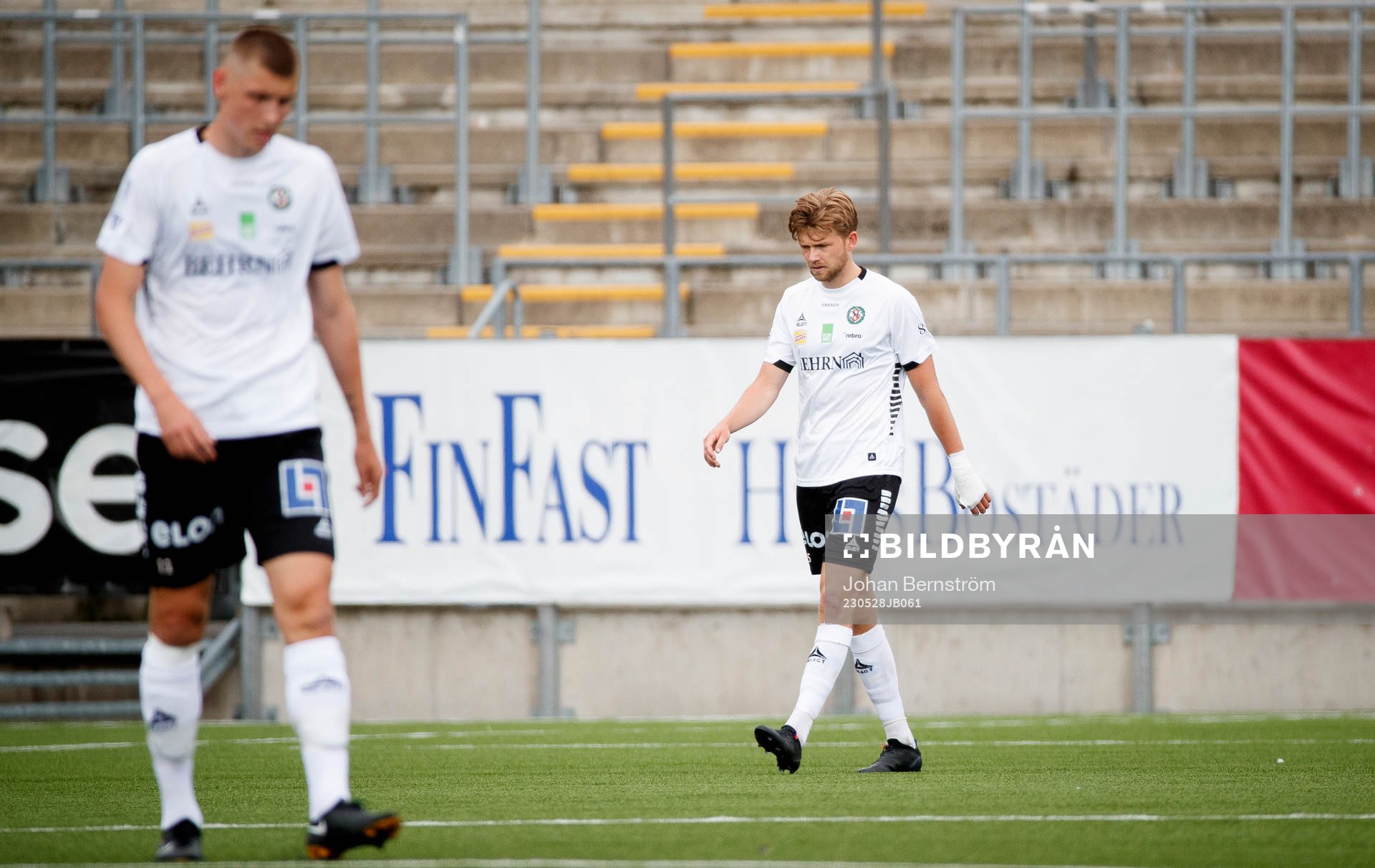 Örebros Adi Fisic och Niclas Bergmark deppar