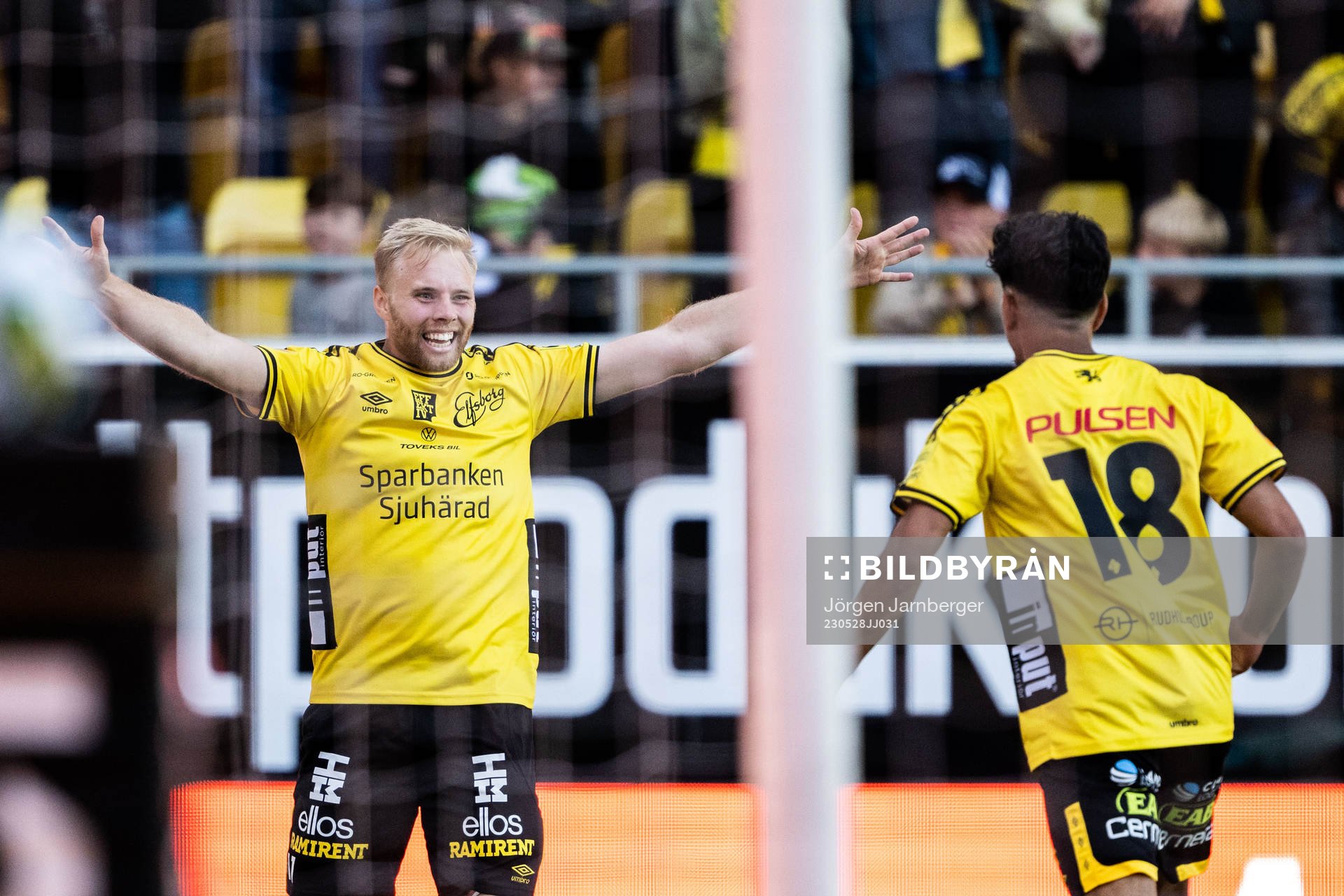 Elfsborgs Sveinn Guðjohnsen och Ahmed Qasem jublar