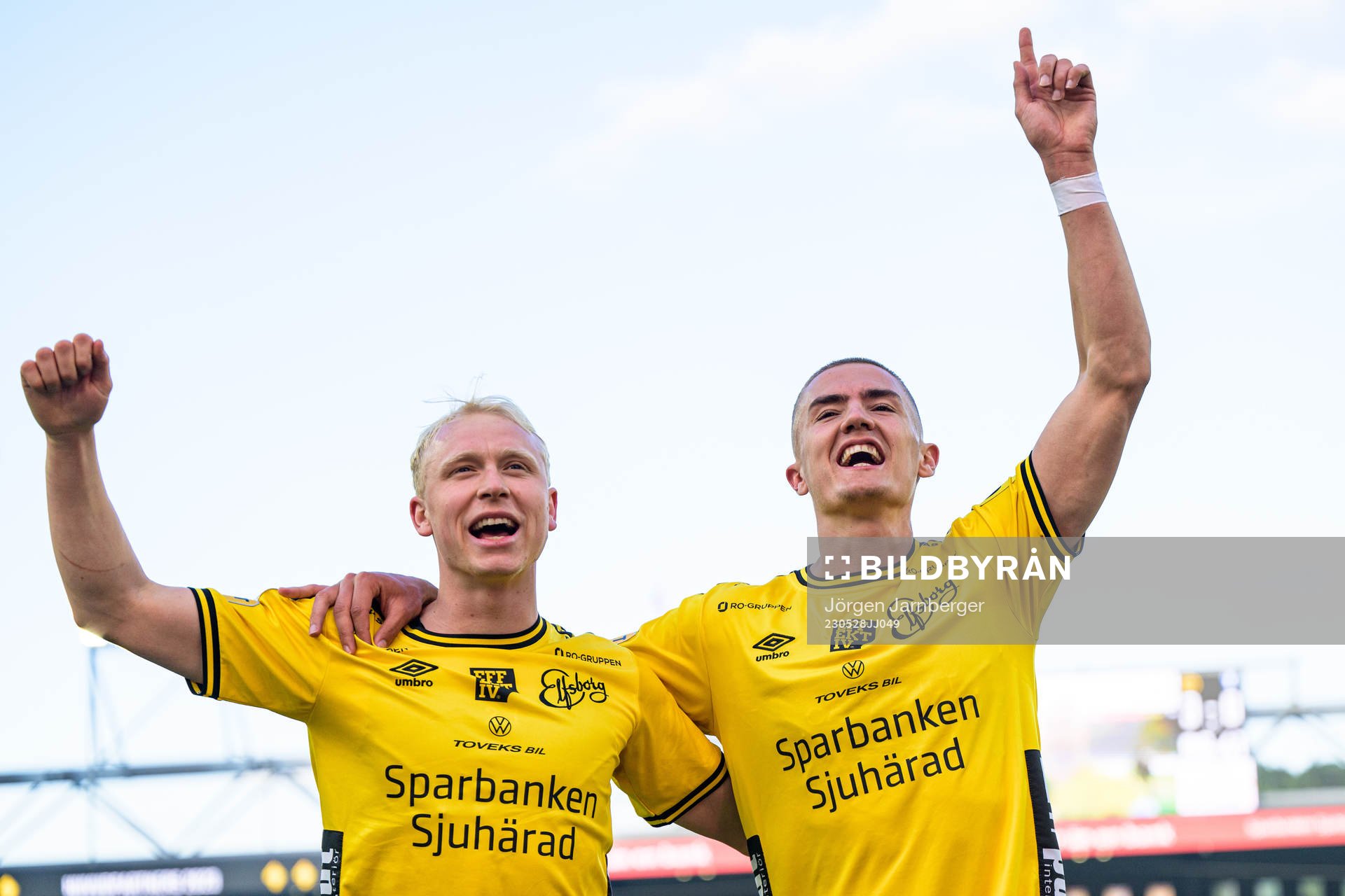 Elfsborgs André Boman och Gustaf Lagerbielke jublar
