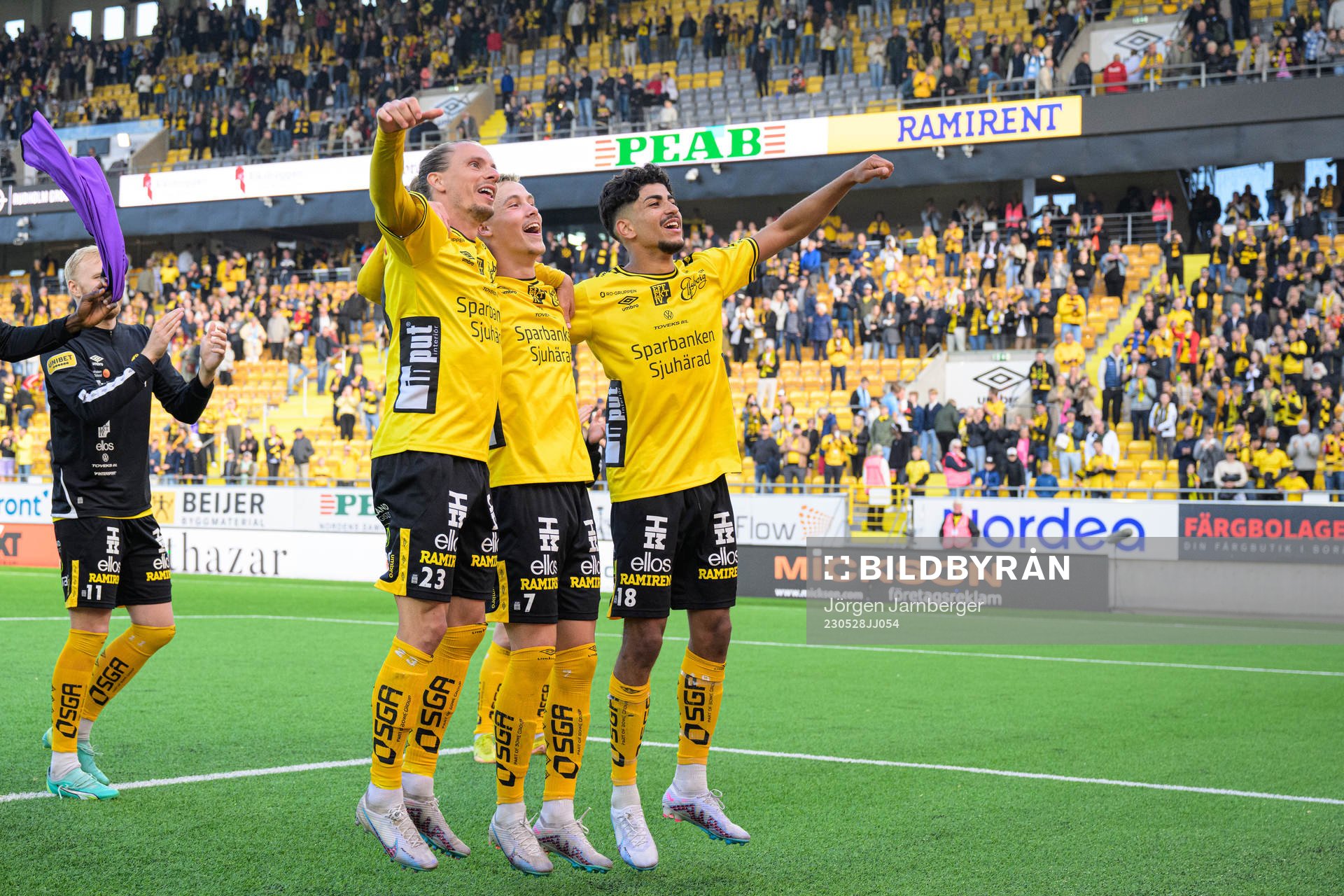 Elfsborgs Niklas Hult, Jacob Ondrejka och Ahmed Qasem jublar