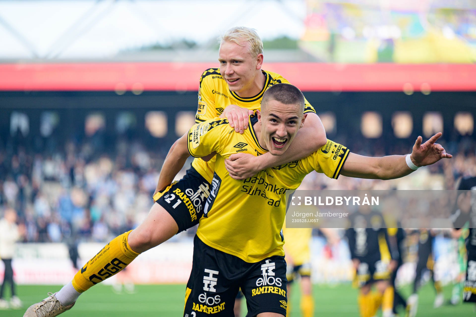 Elfsborgs André Boman och Gustaf Lagerbielke jublar