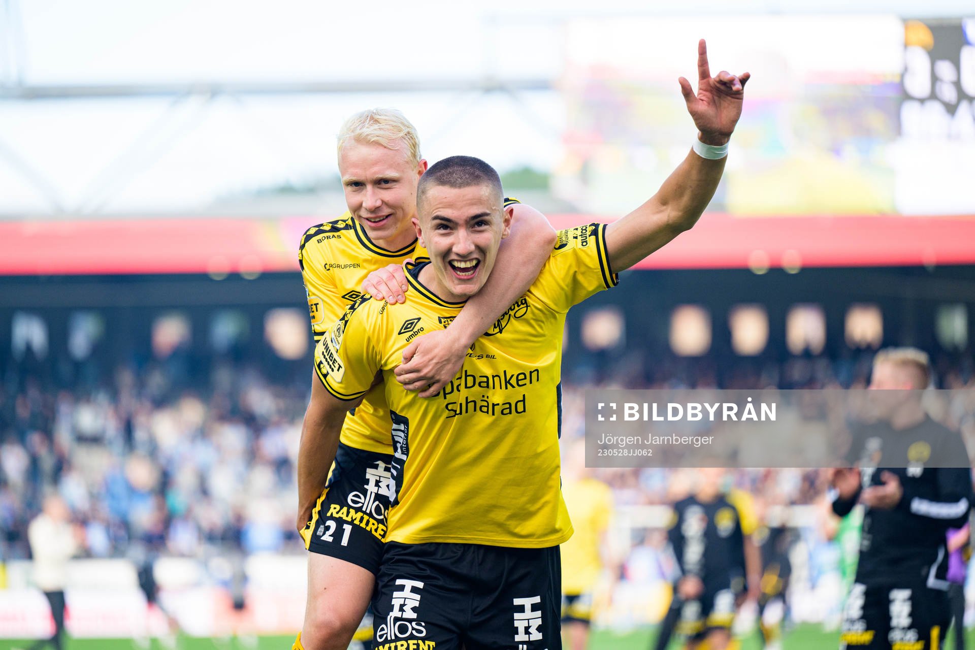 Elfsborgs André Boman och Gustaf Lagerbielke jublar