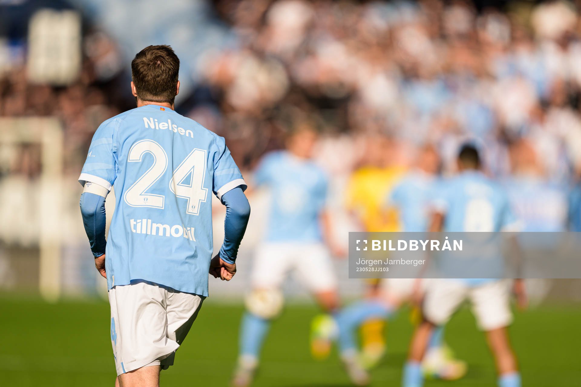 Malmö FFs Lasse Nielsen (rygg mot kameran)