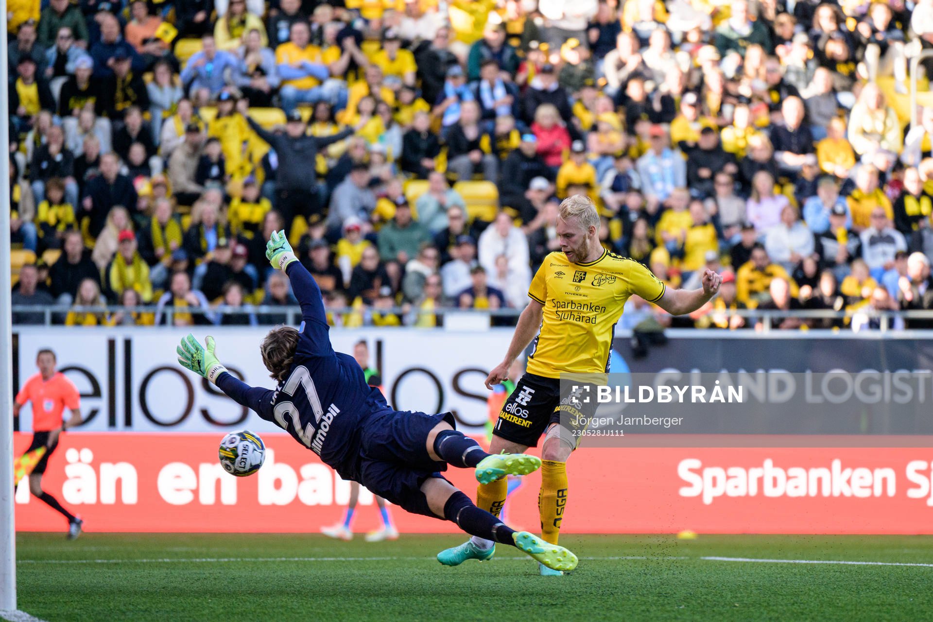 Elfsborgs Sveinn Guðjohnsen gör 1-0 bakom Malmö FFs