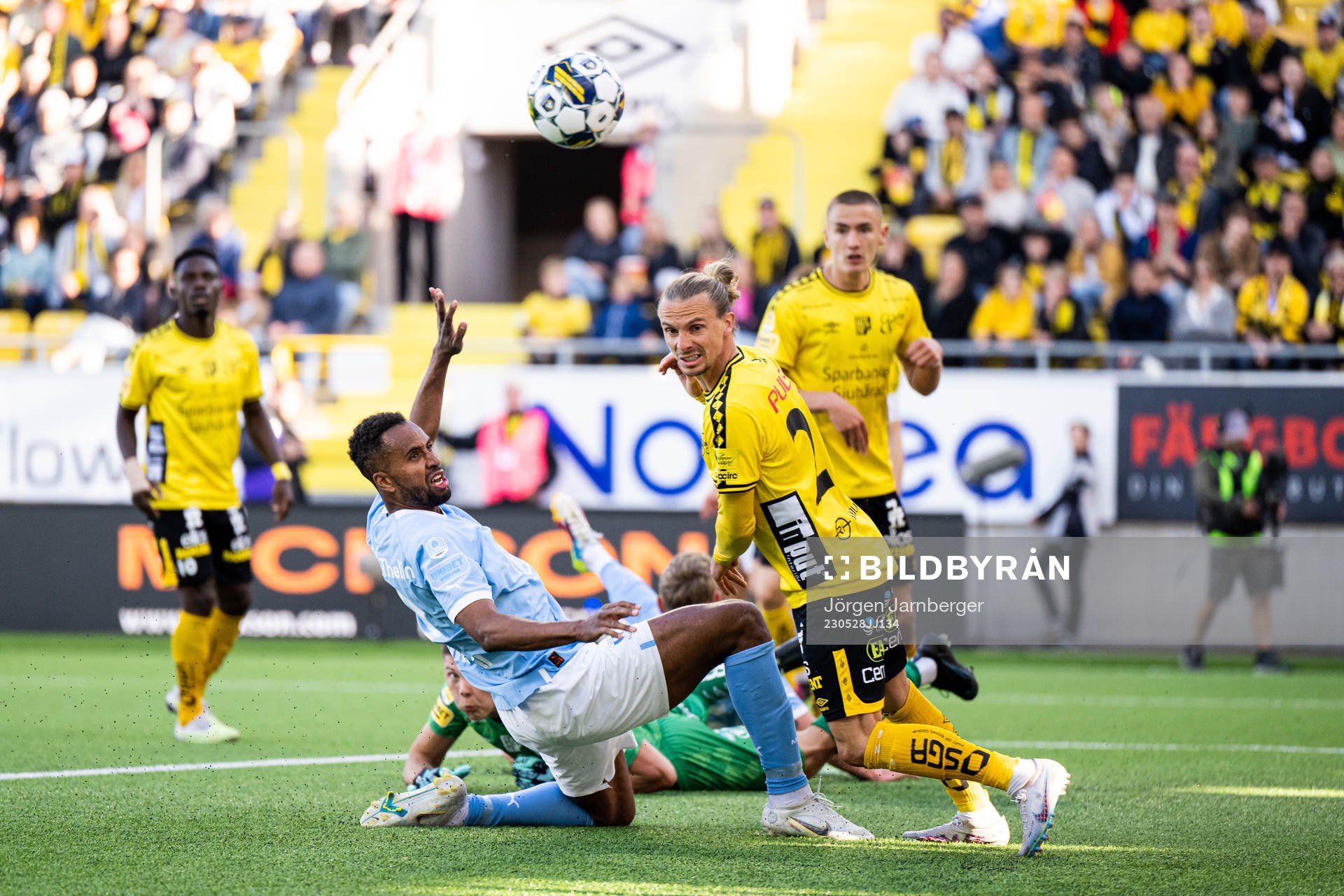 Malmö FFs Isaac Kiese Thelin och Elfsborgs Niklas Hult