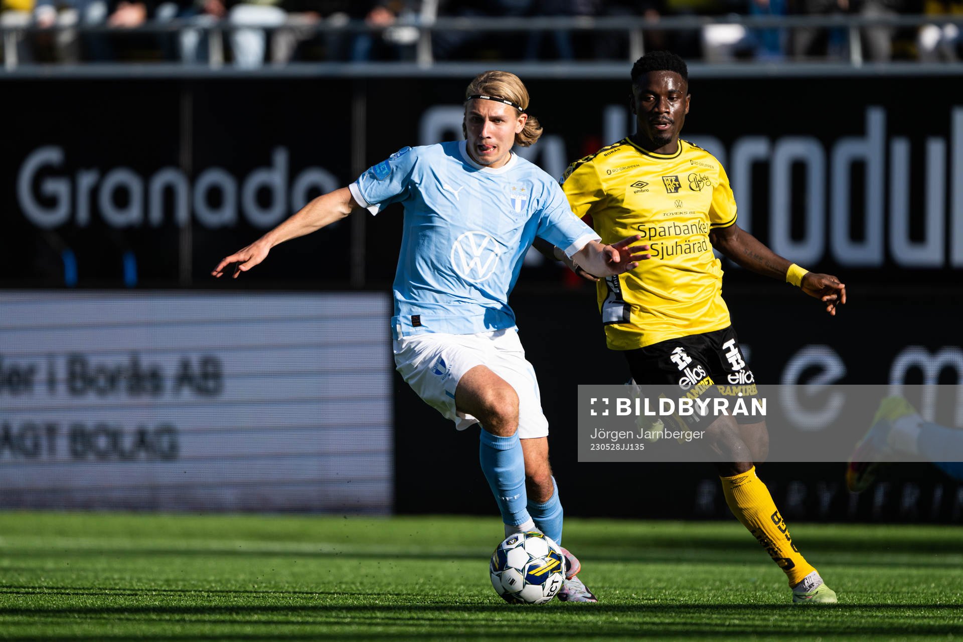 Malmö FFs Sebastian Nanasi och Elfsborgs Michael Baidoo