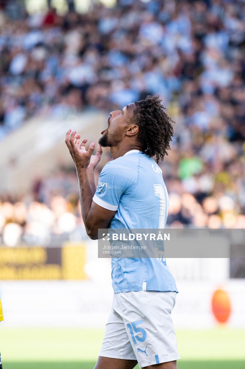 Malmö FFs Joseph Ceesay deppar