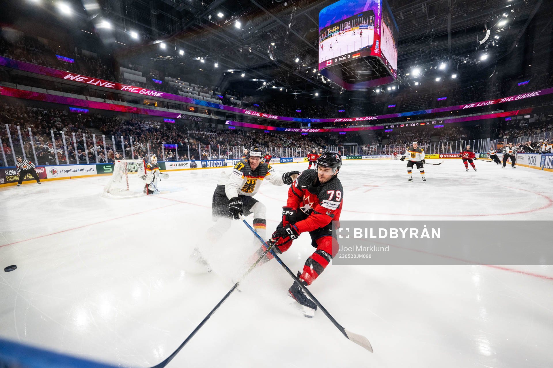 Maksymilian Szuber of Germany and Samuel Blais of Canada