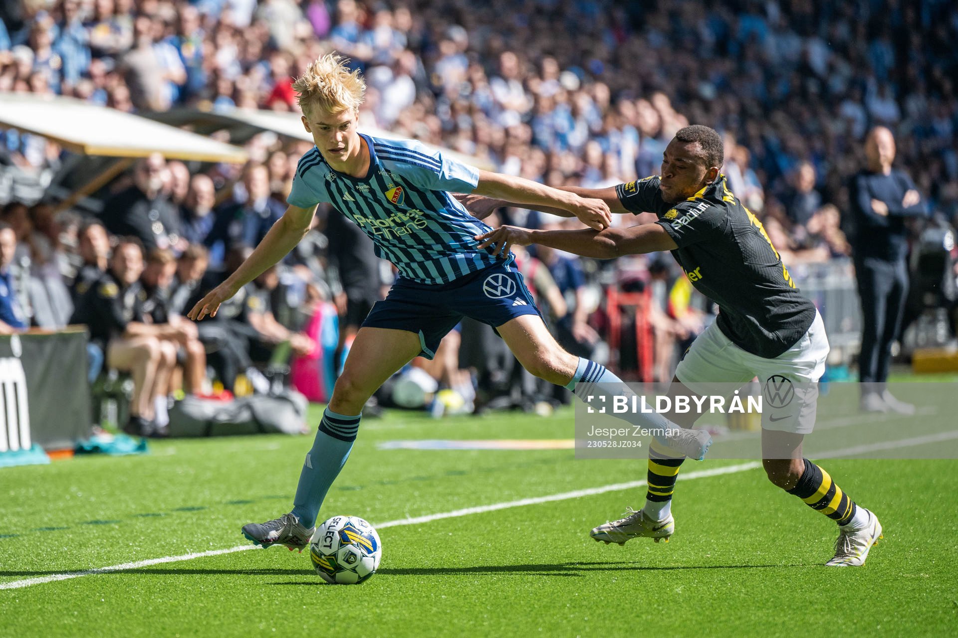 Djurgårdens Lucas Bergvall och AIKs Abdussalam Magashy