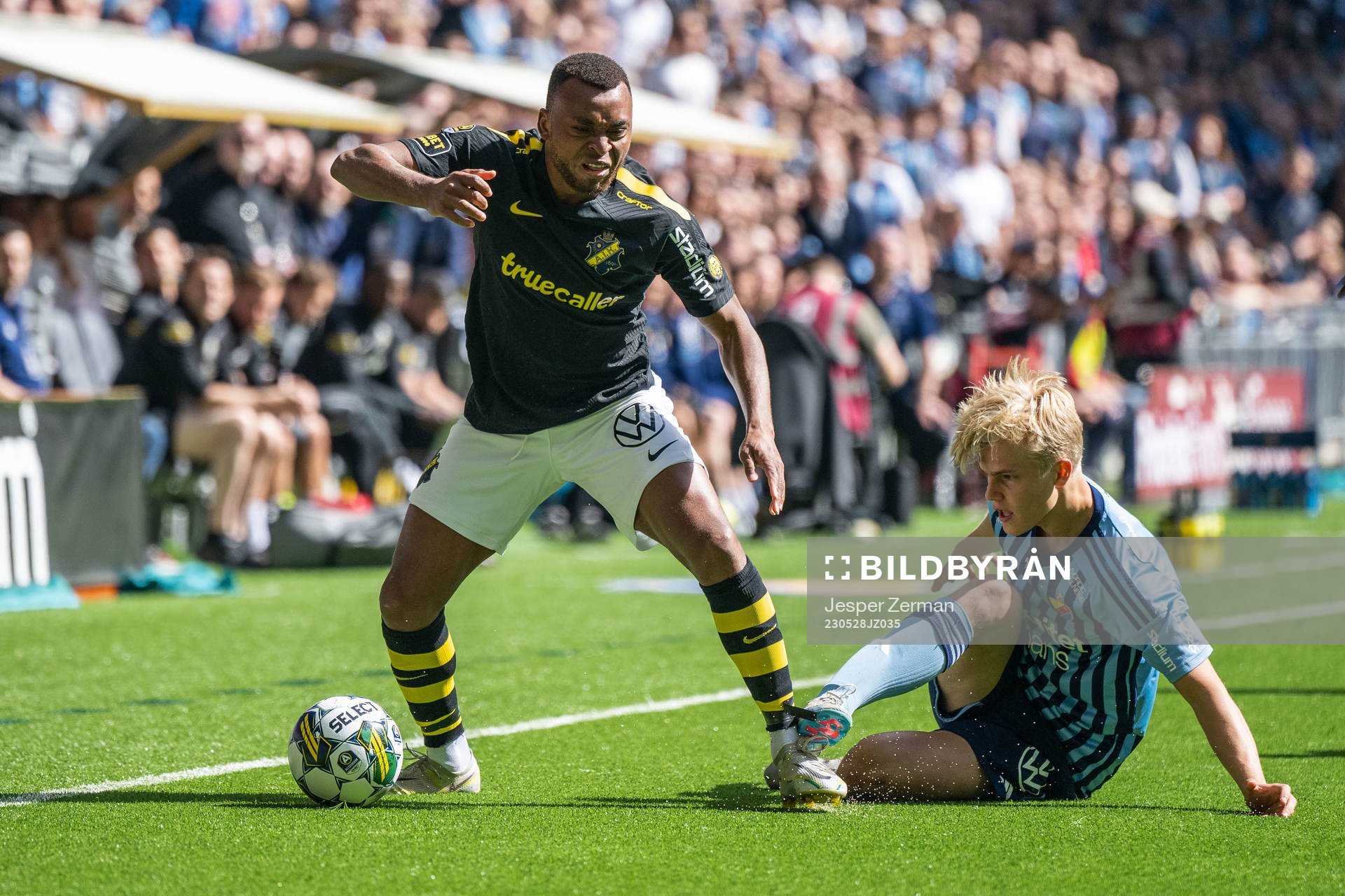 Djurgårdens Lucas Bergvall och AIKs Abdussalam Magashy