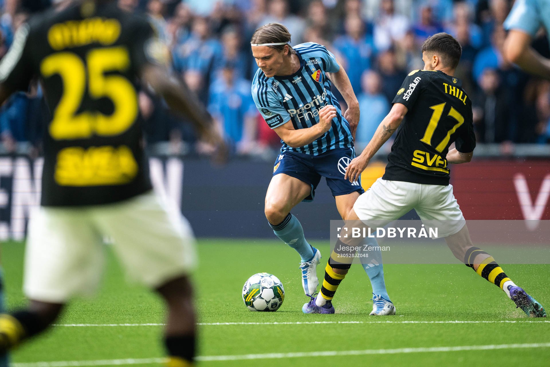 Djurgårdens Elias Andersson och AIKs Vincent Thill